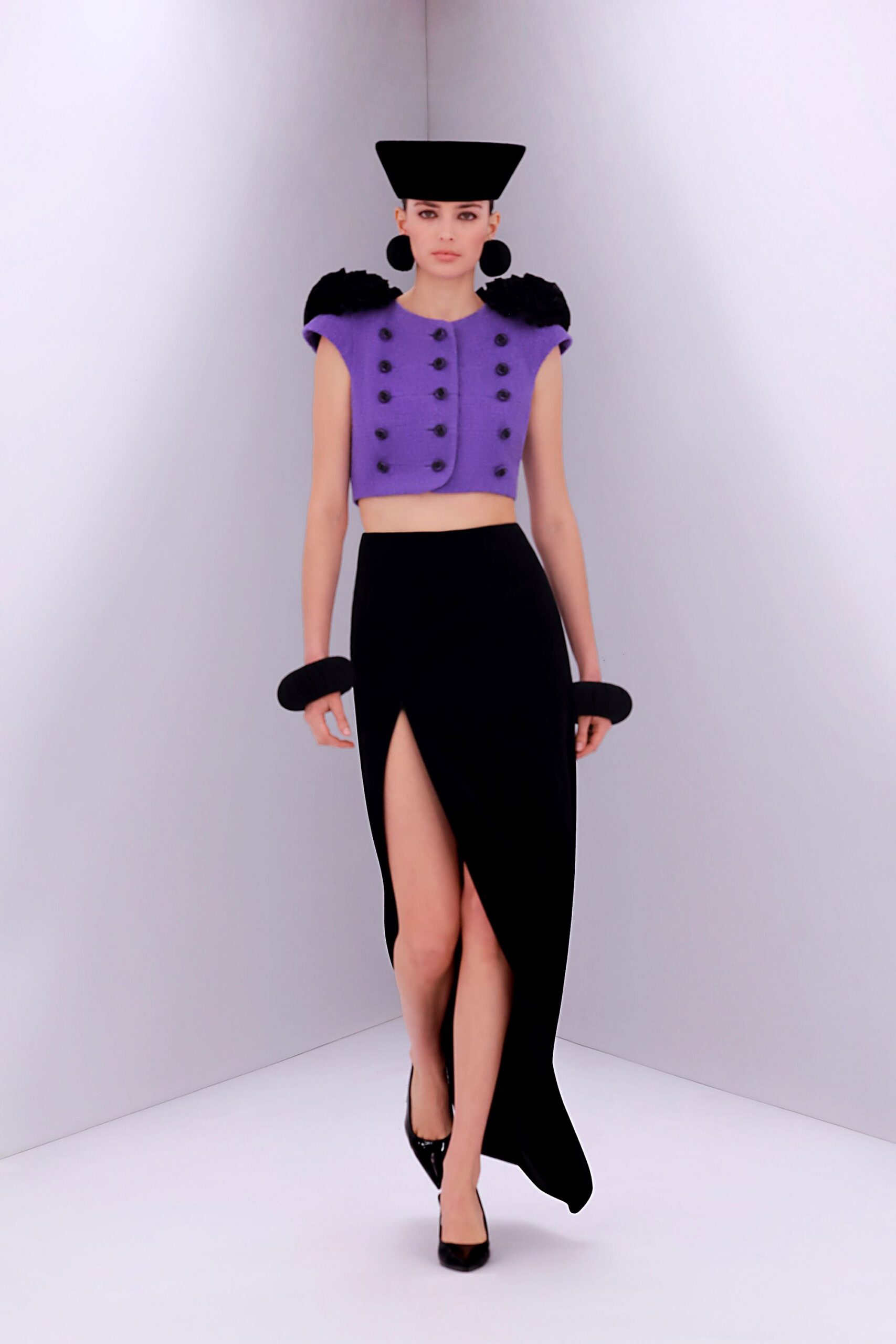 purple cotton sleeveless collared fitted buttoned cropped top