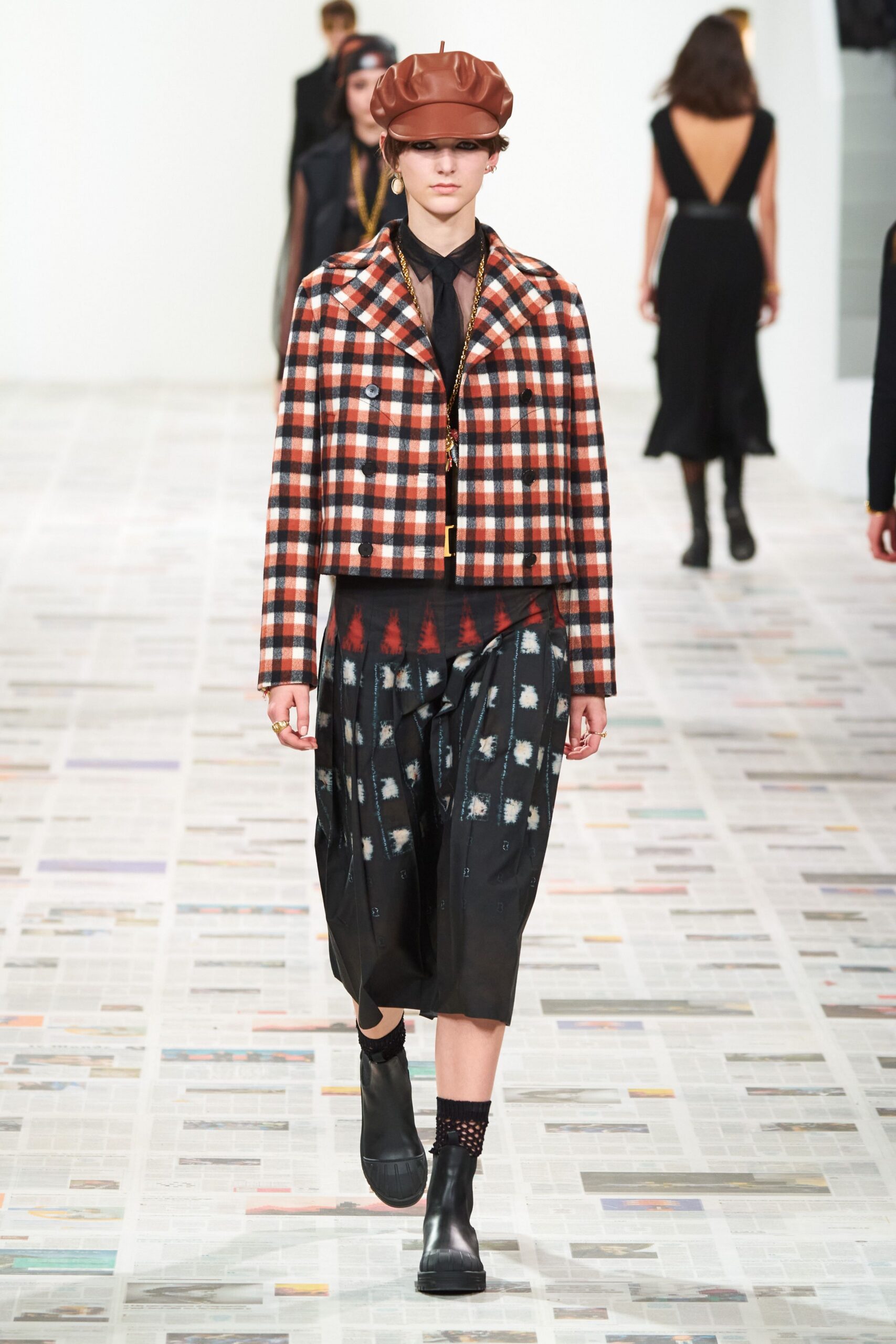 red cotton long-sleeve collared fitted checked cropped jacket