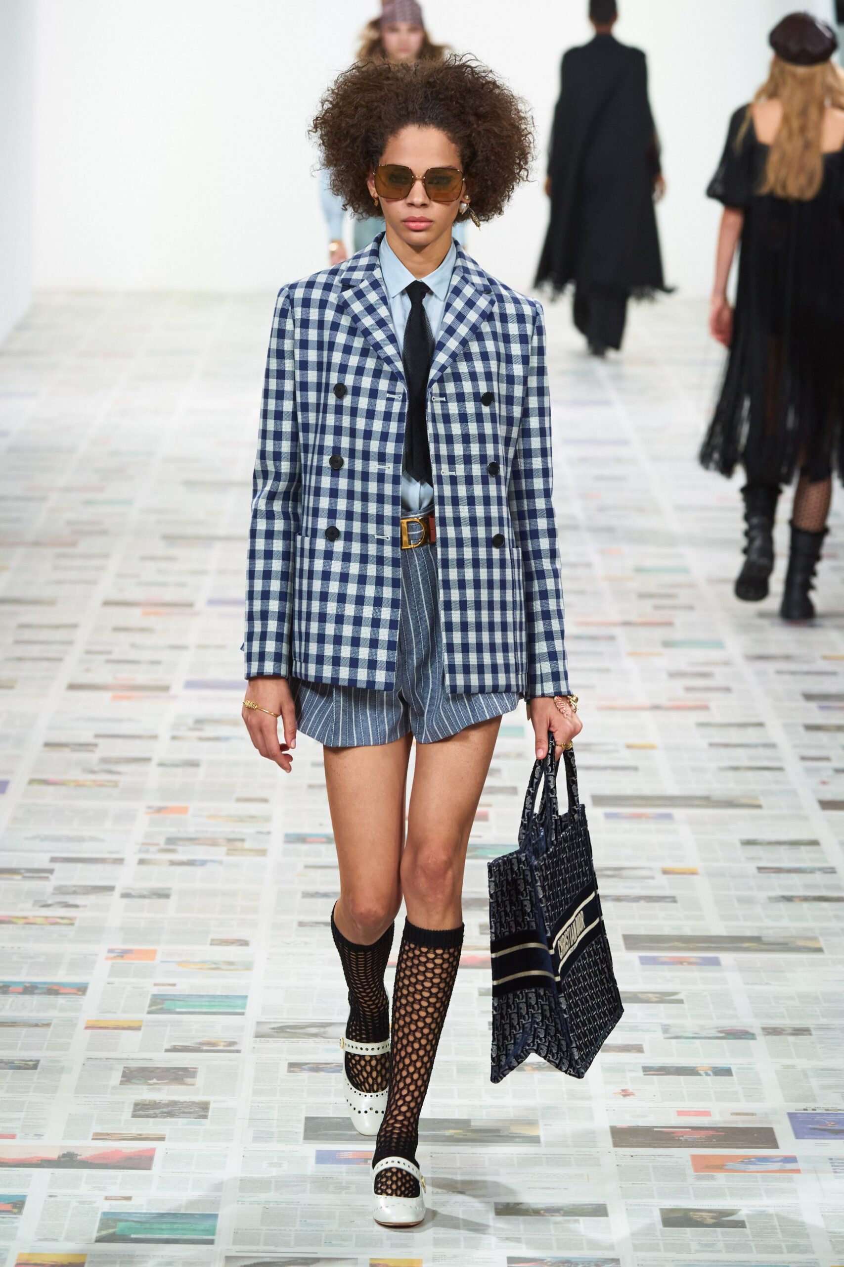 blue denim fitted straight-leg short shorts