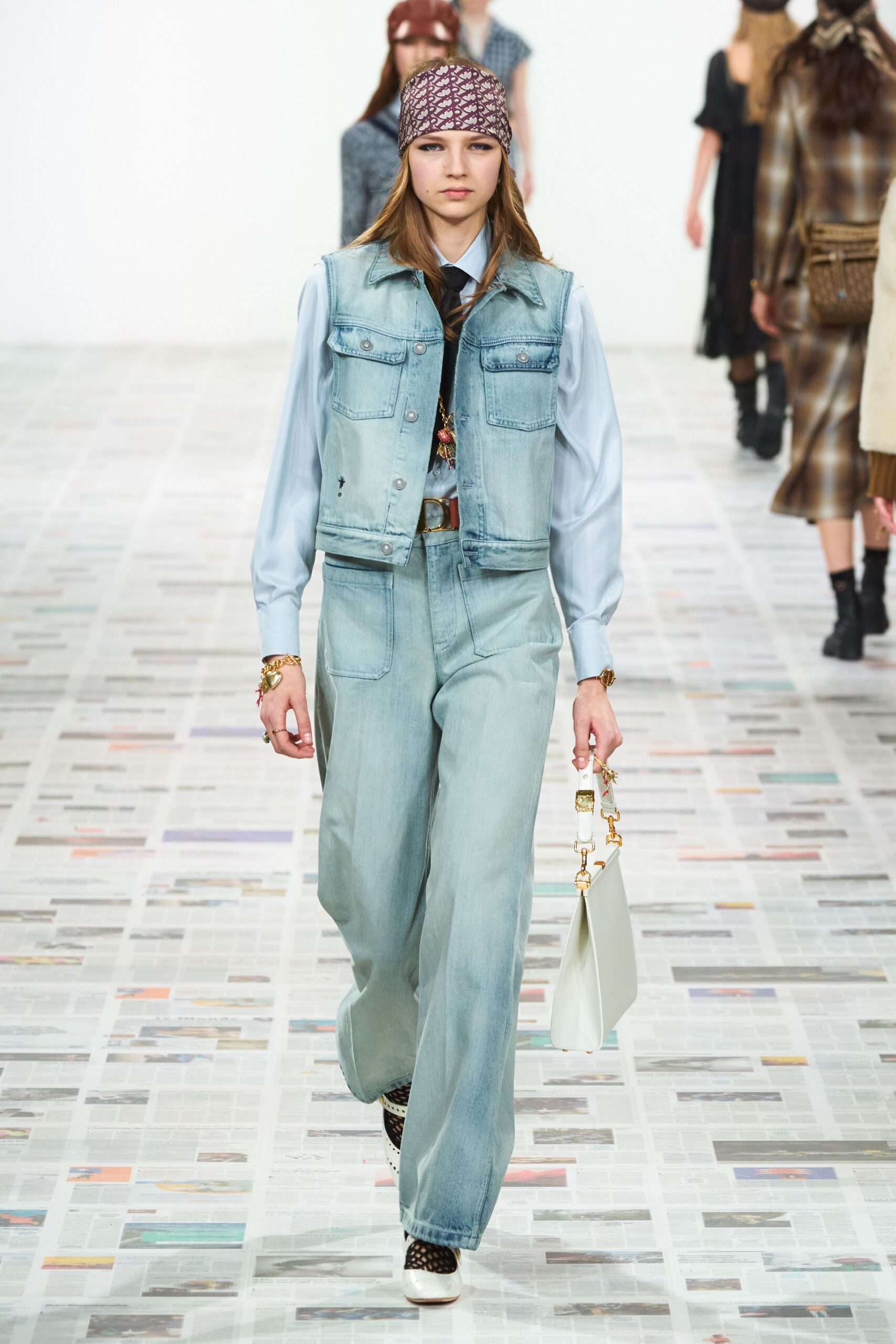 blue denim sleeveless collared relaxed buttoned vest