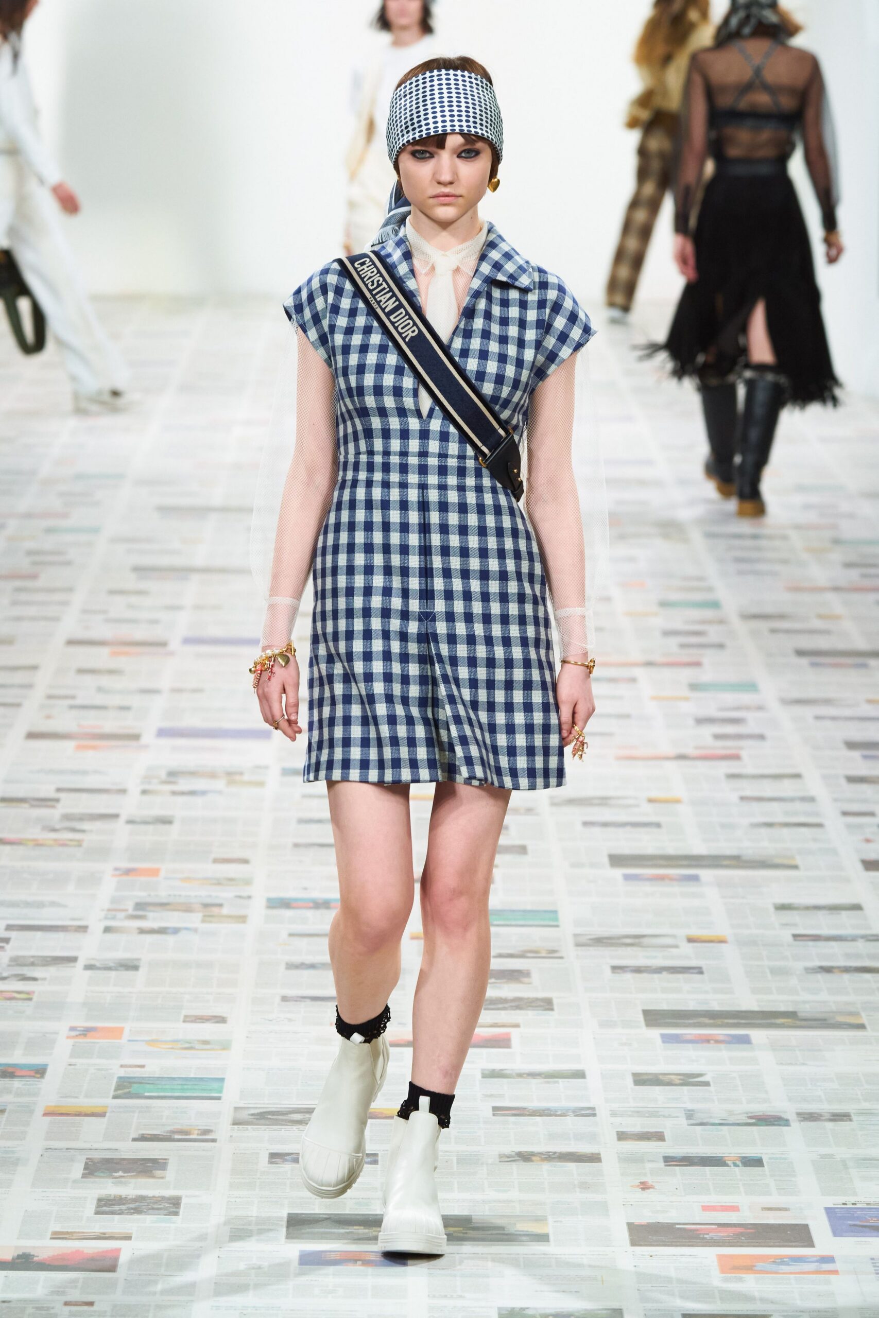 blue cotton short-sleeve collared fitted checked short dress