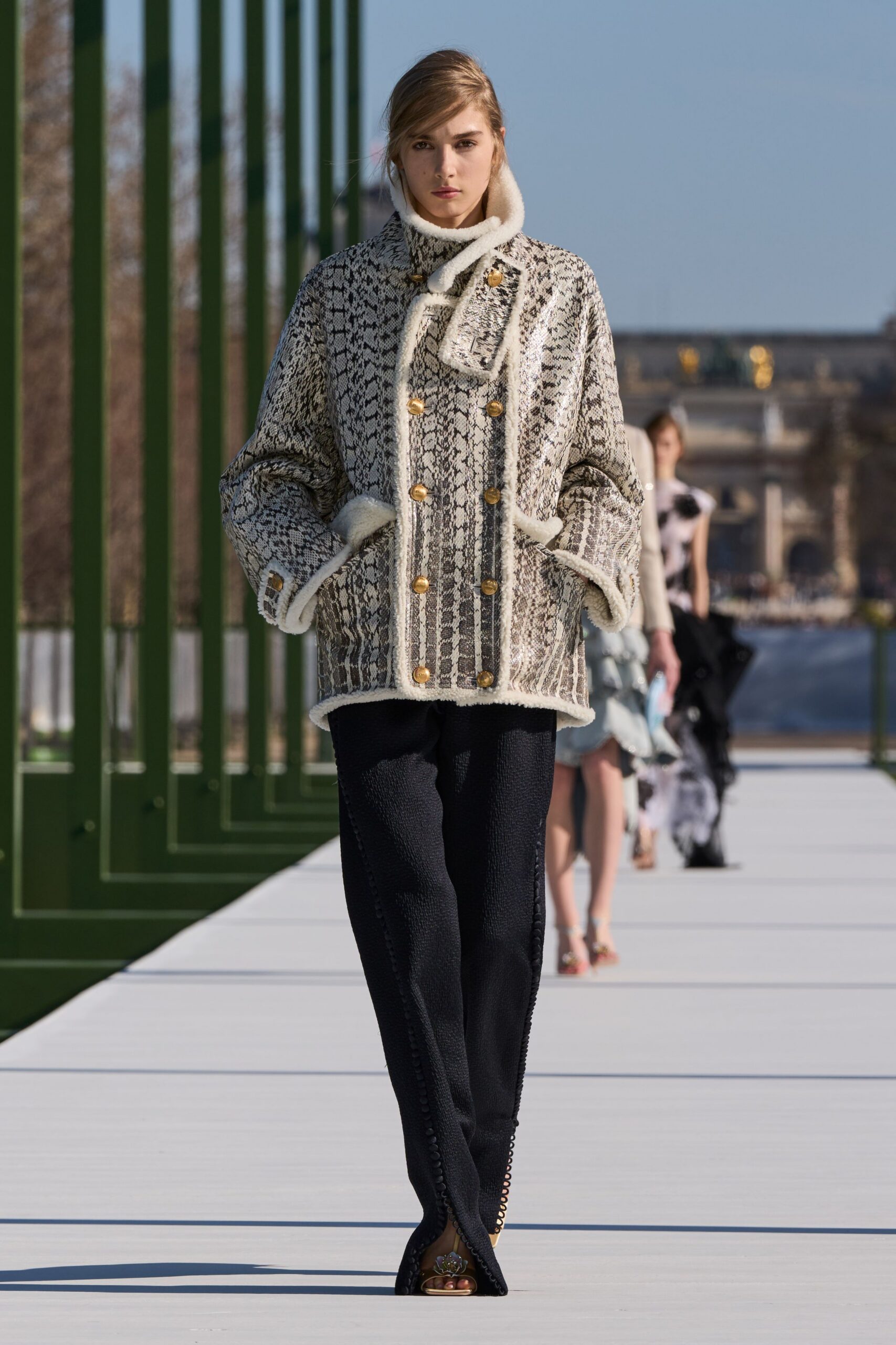 black wool long-sleeve collared relaxed buttoned textured coat