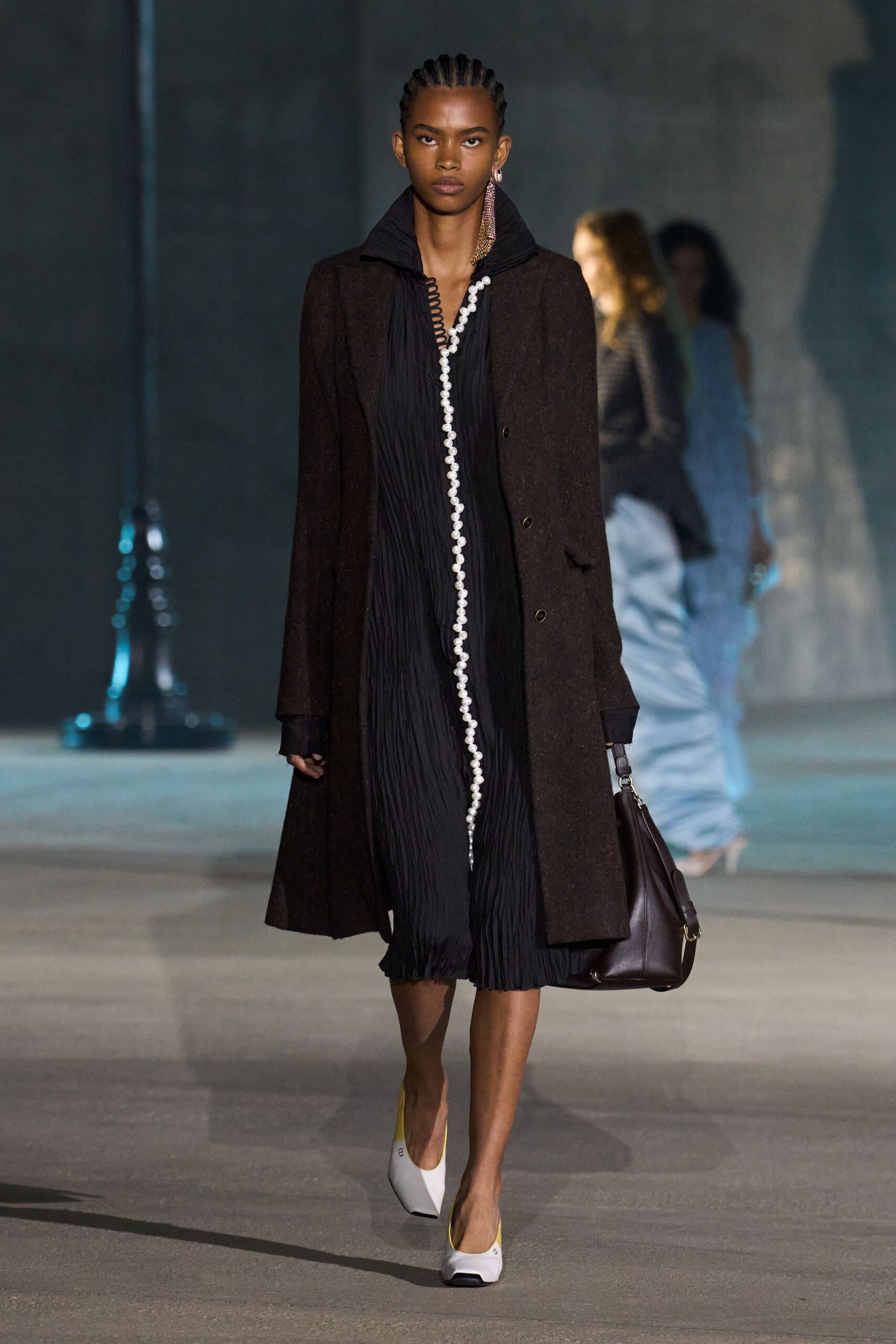 brown wool long-sleeve collared fitted buttoned coat