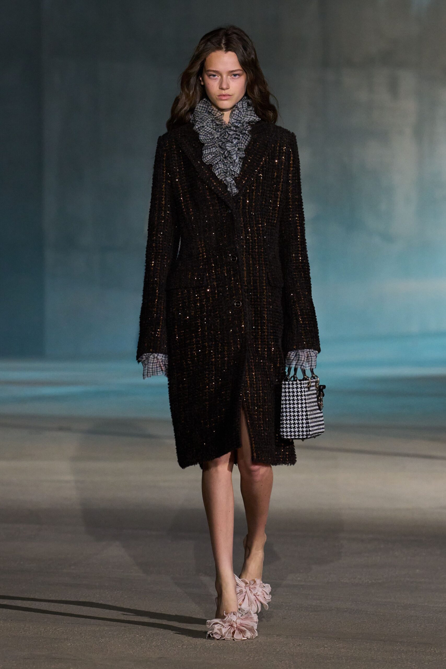 black wool long-sleeve collared relaxed buttoned pleated coat