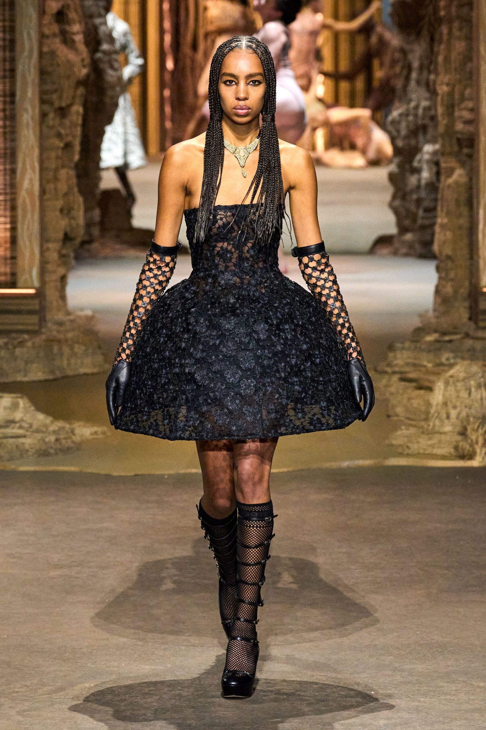 black lace sleeveless v-neck fitted pleated layered dress
