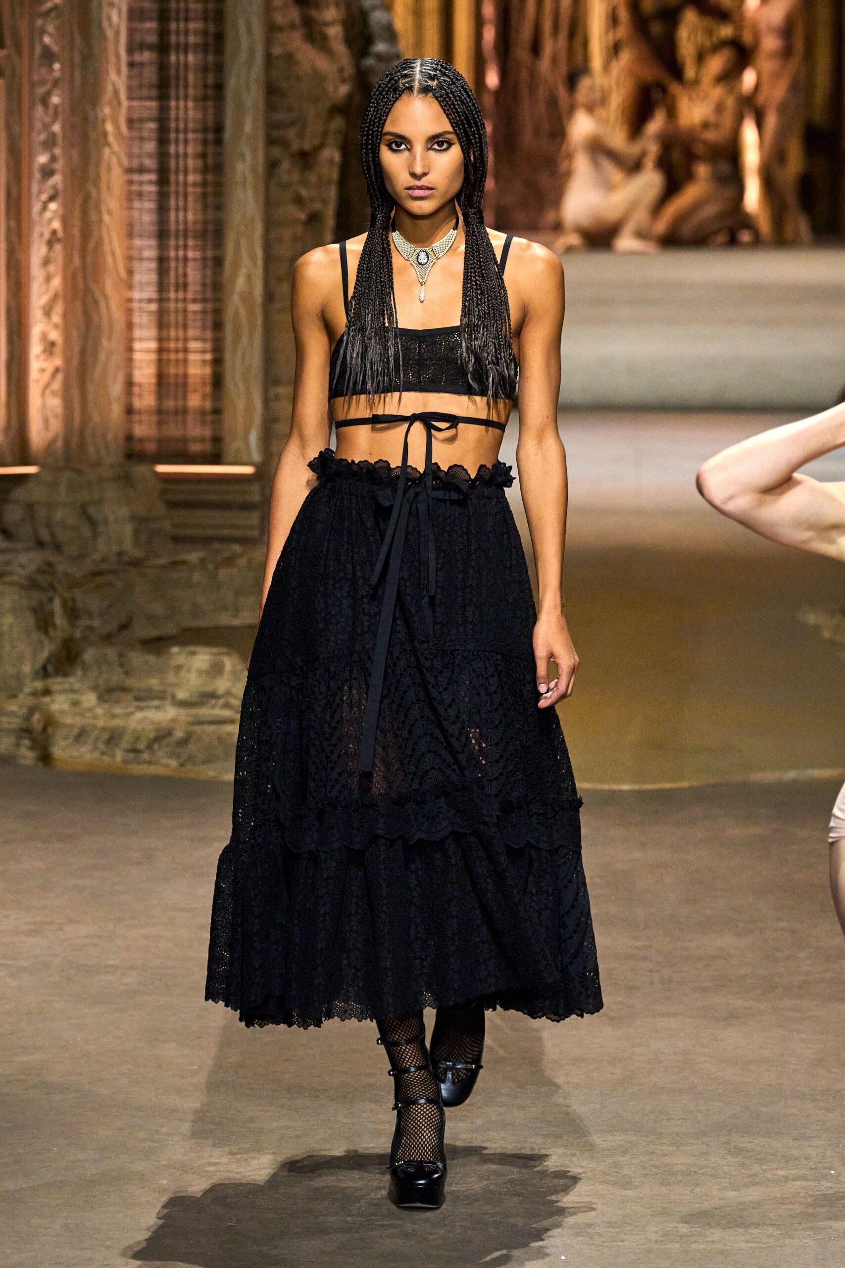 black lace sleeveless v-neck fitted ruffled short crop-top