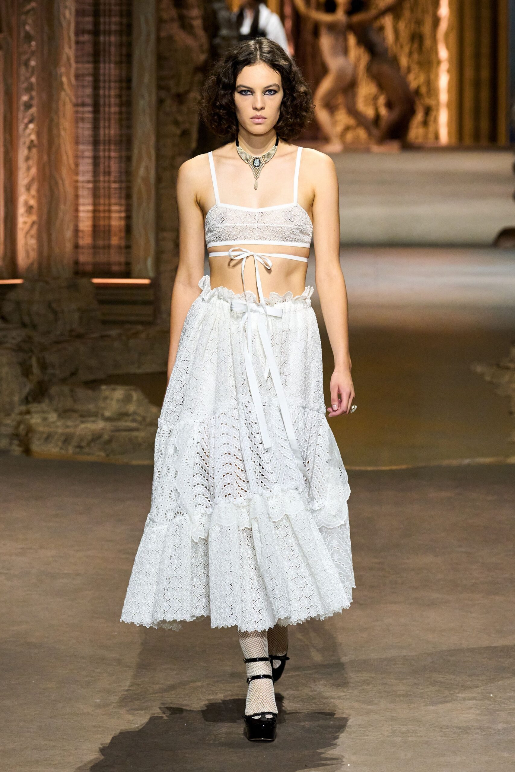 white lace sleeveless v-neck fitted embroidered cropped crop-top