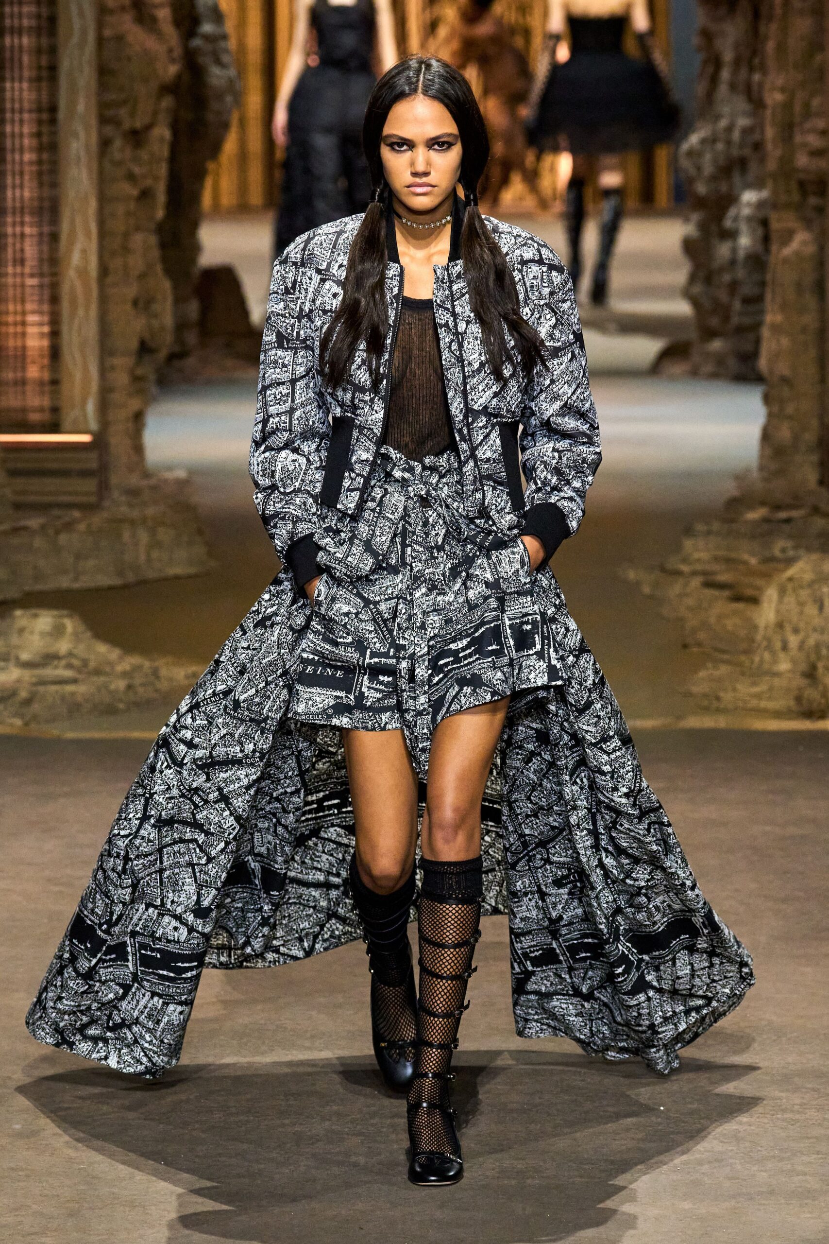 black cotton long-sleeve collared fitted printed jacket