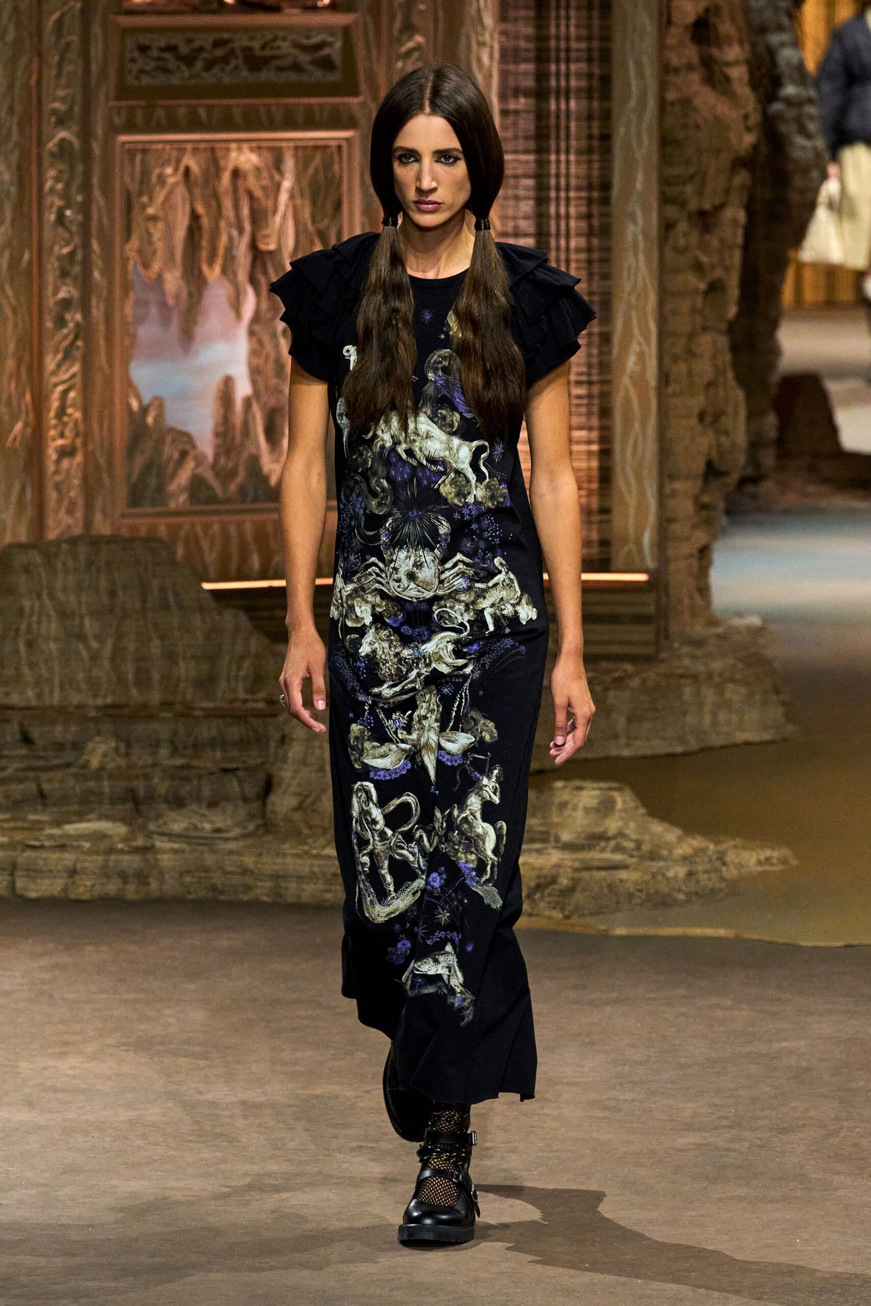 black cotton short-sleeve v-neck fitted printed midi dress
