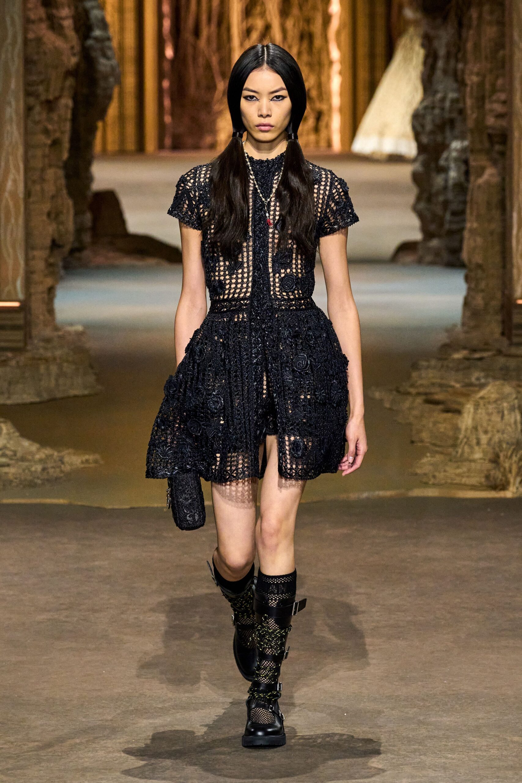 black lace short-sleeve v-neck fitted pleated embroidered dress