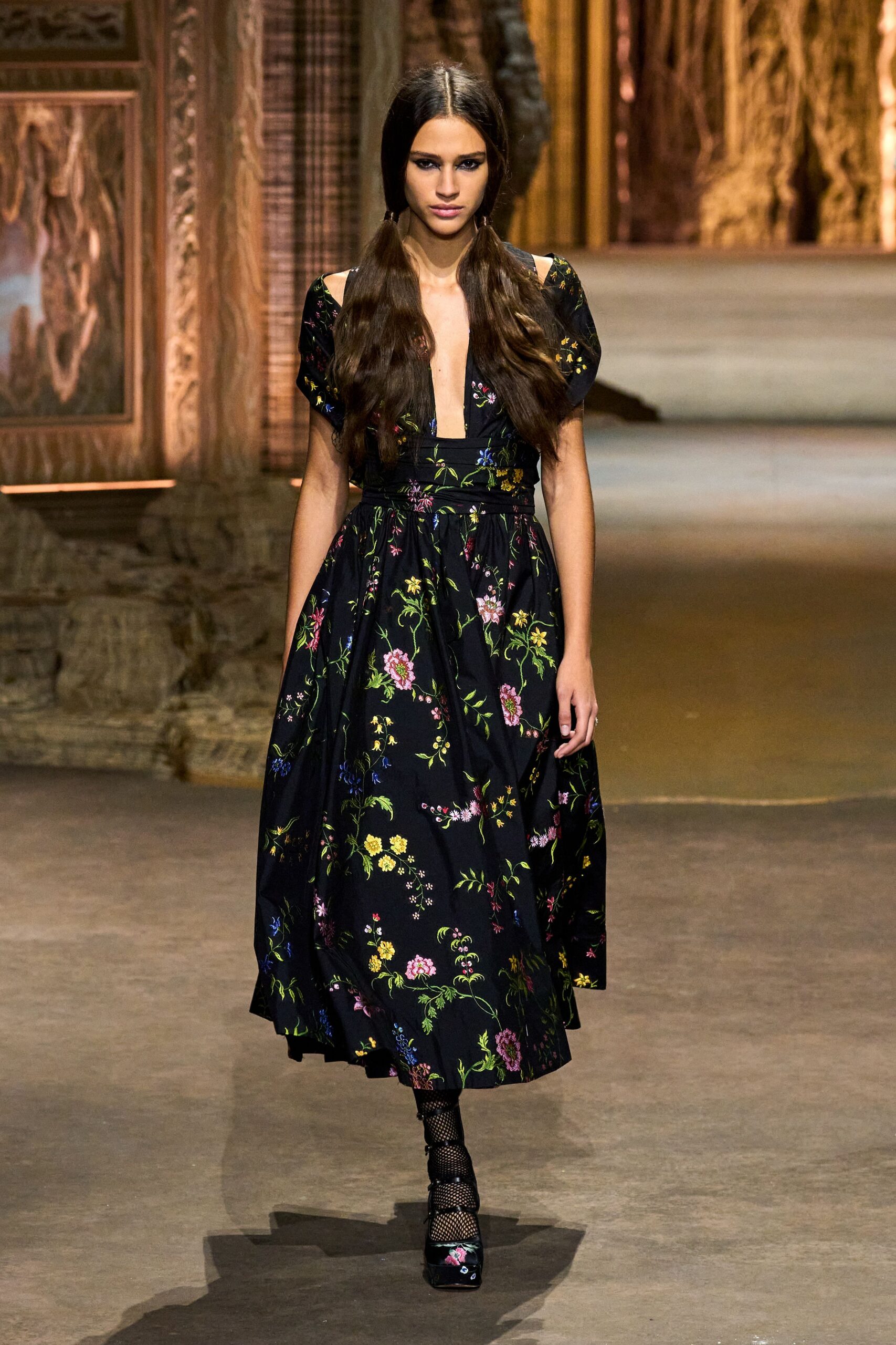 black cotton short-sleeve v-neck fitted floral tiered dress