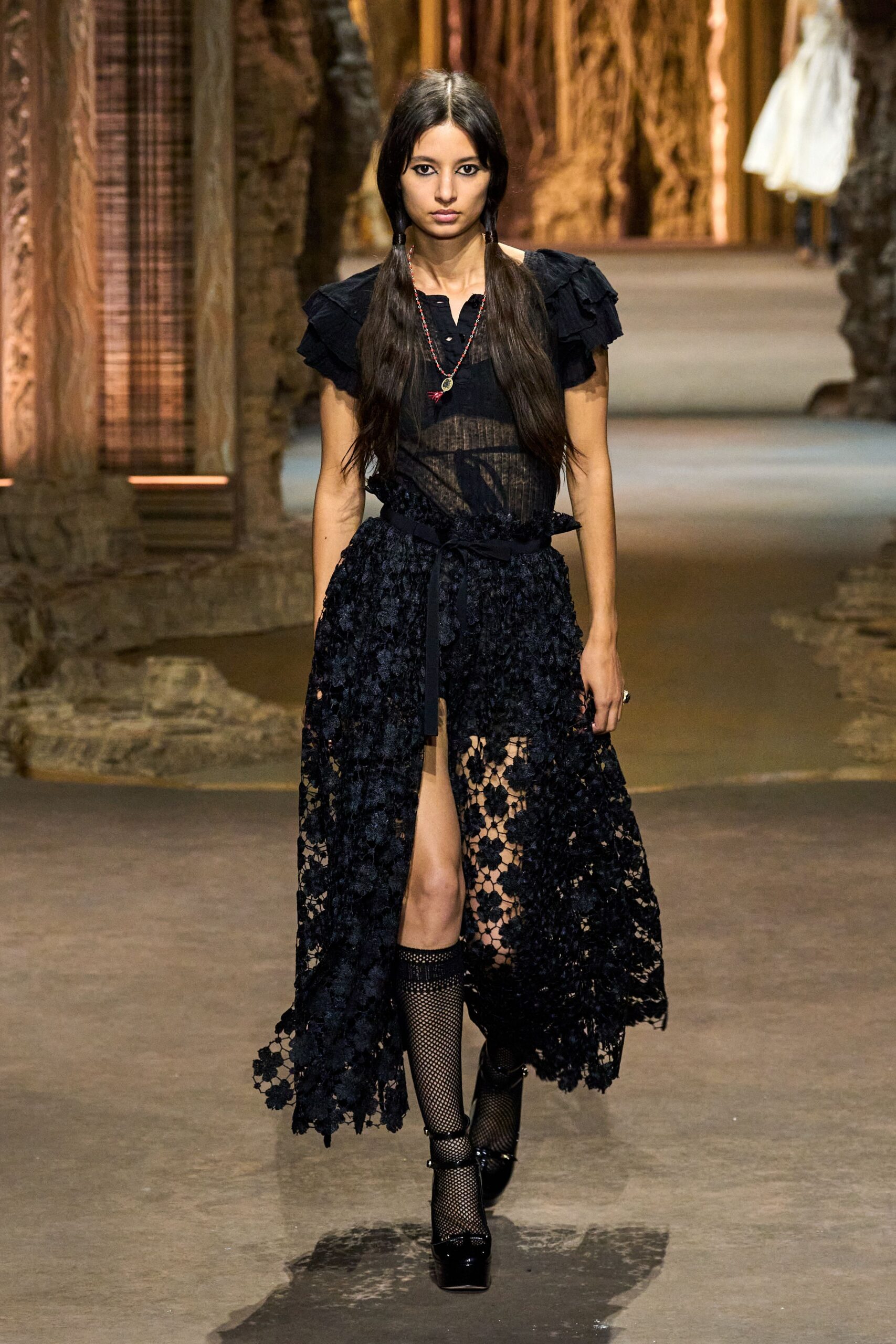black lace sleeveless v-neck fitted pleated layered dress