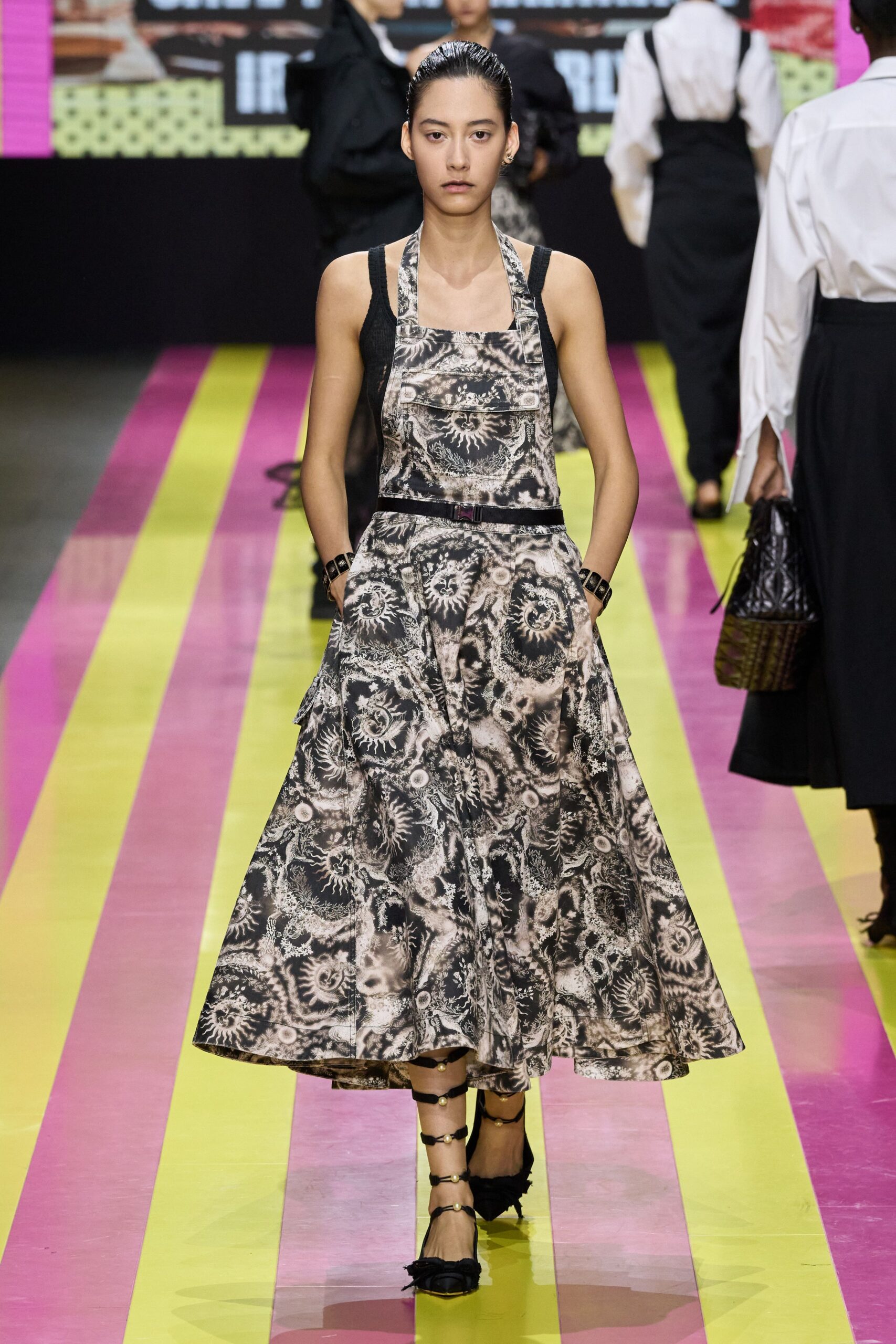 black and beige printed midi dress with strappy shoes