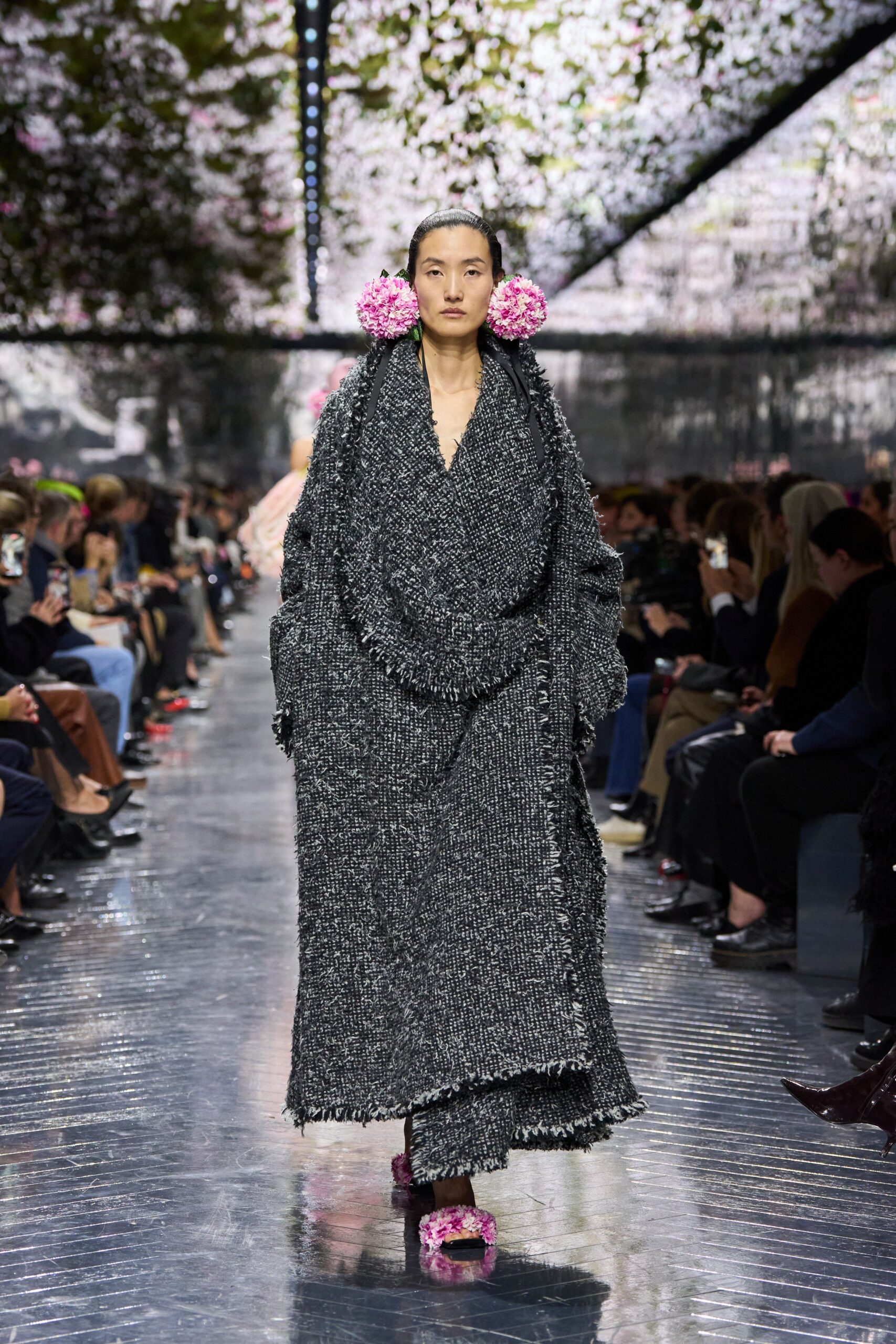 black wool long-sleeve relaxed fringed coat
