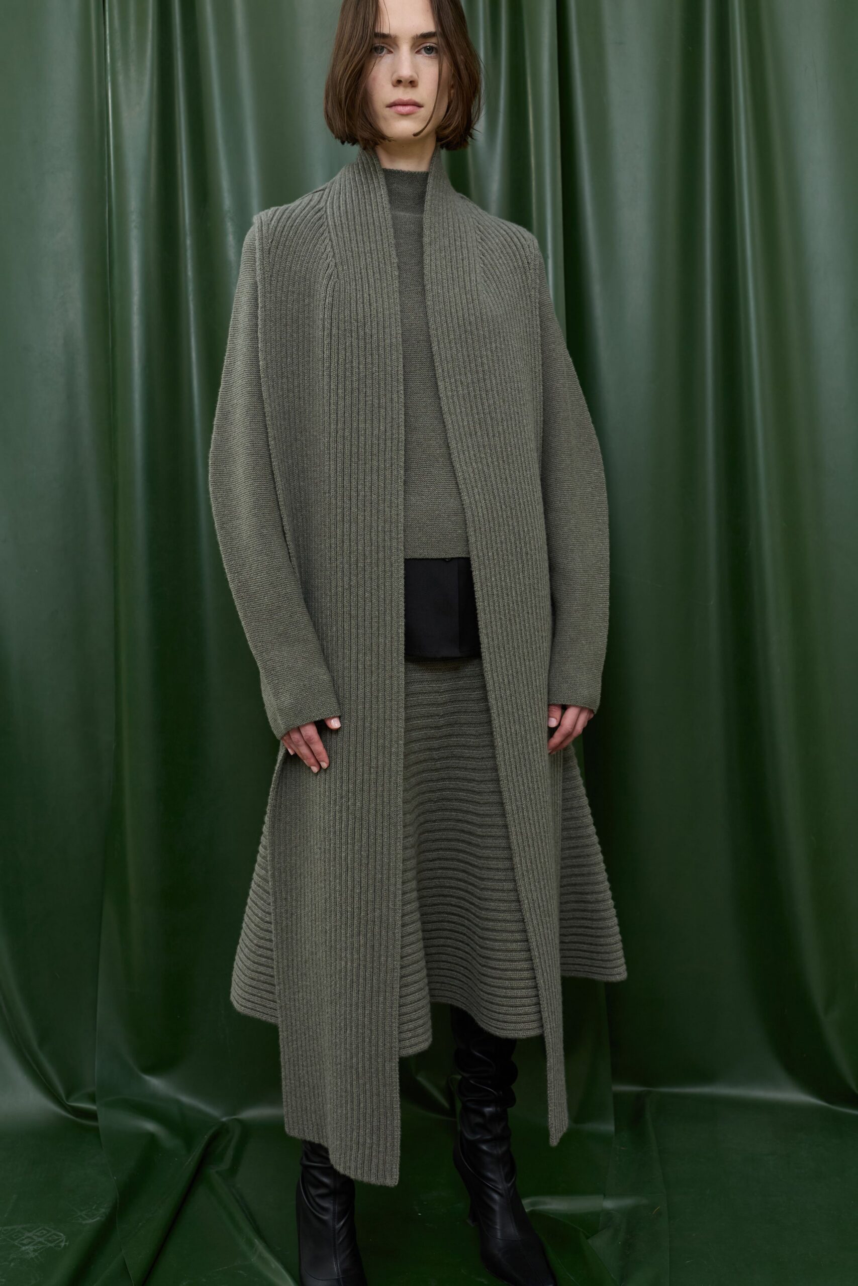 green wool long-sleeve relaxed ribbed midi coat