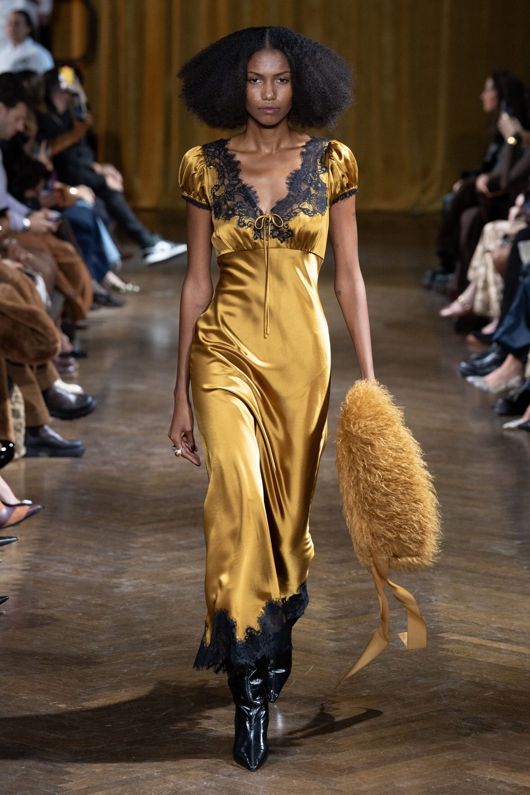 Cinq à Sept Fall 2026 Ready-to-Wear Look 4