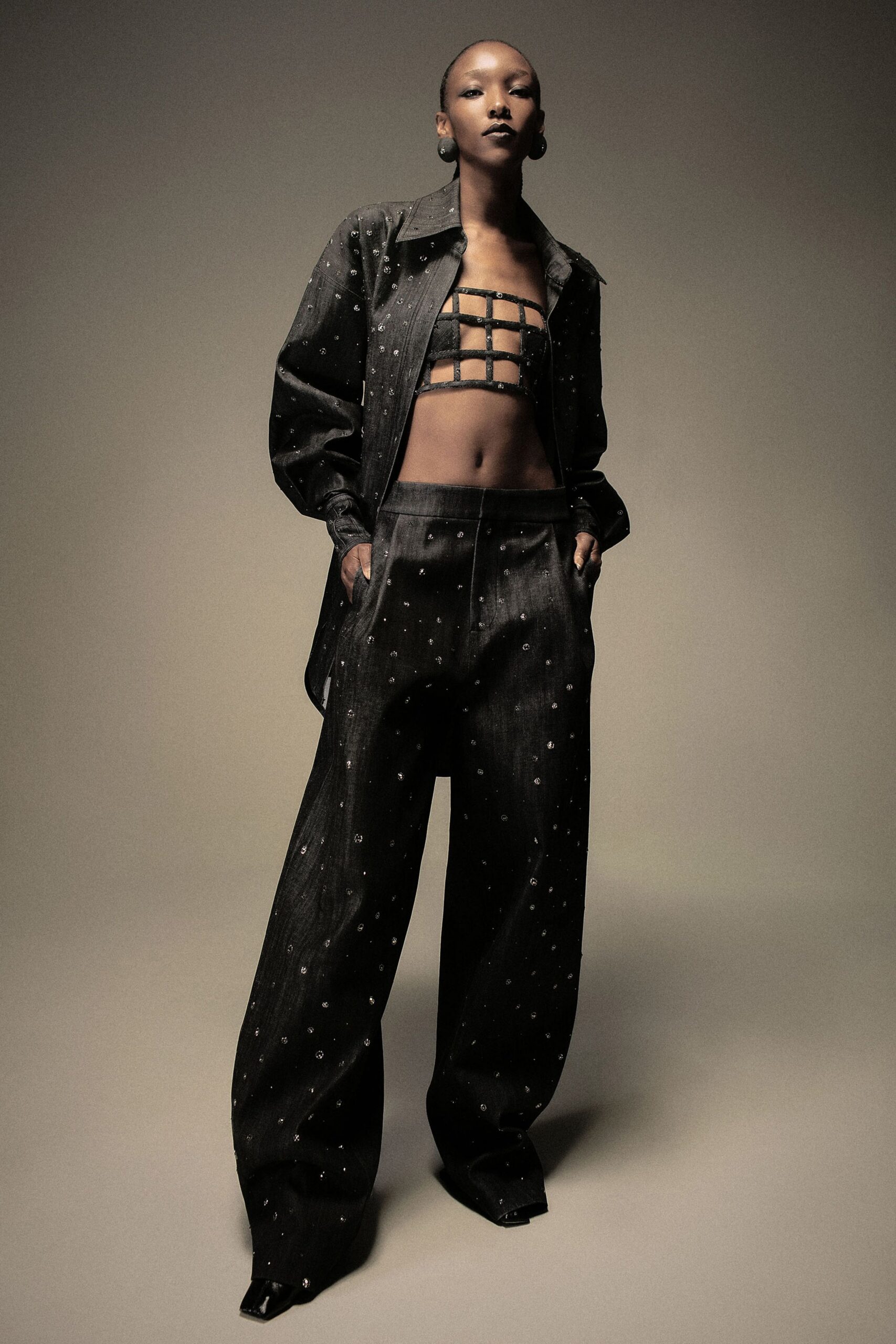 black denim long-sleeve collared relaxed buttoned shirt