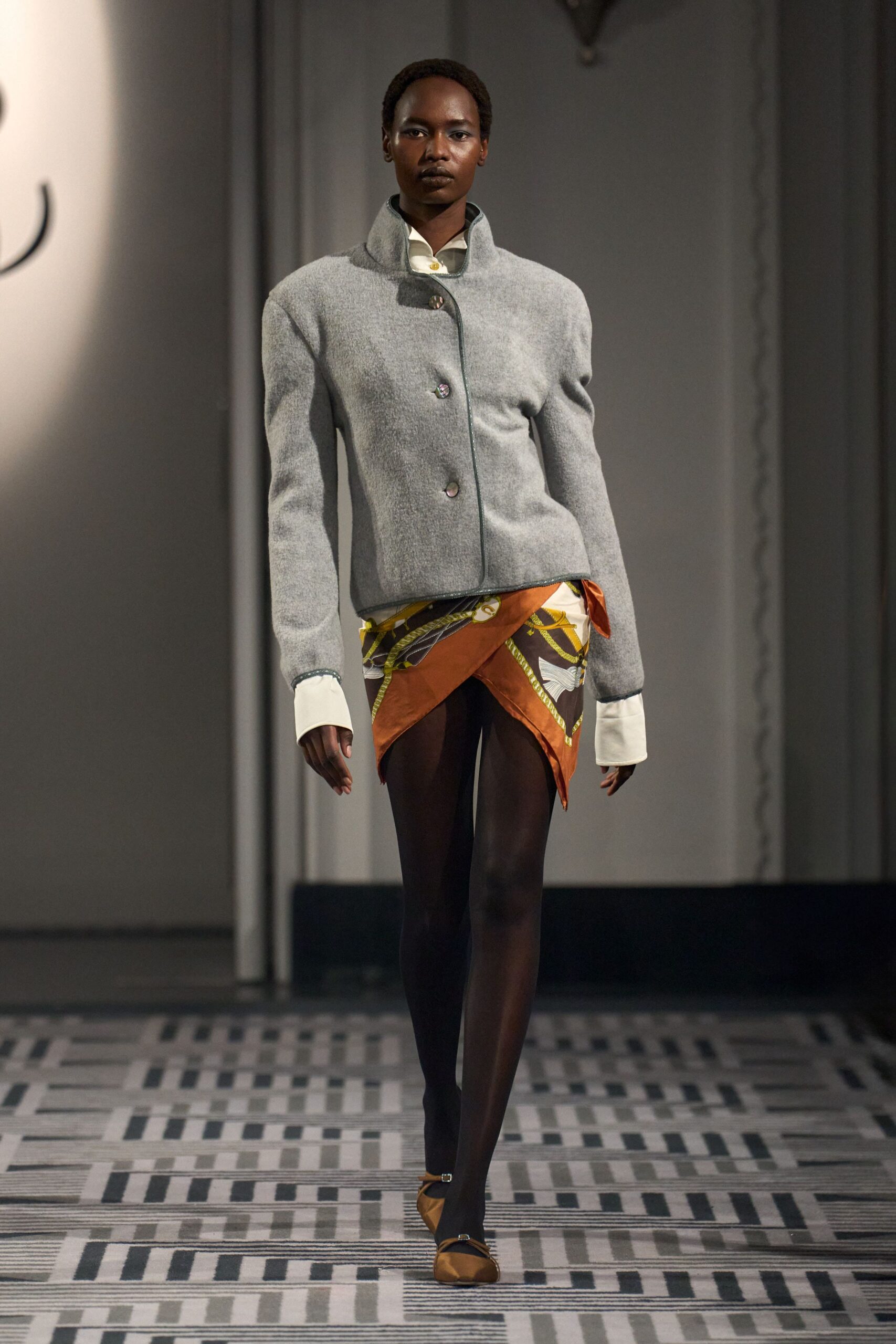 gray wool long-sleeve collared structured buttoned jacket
