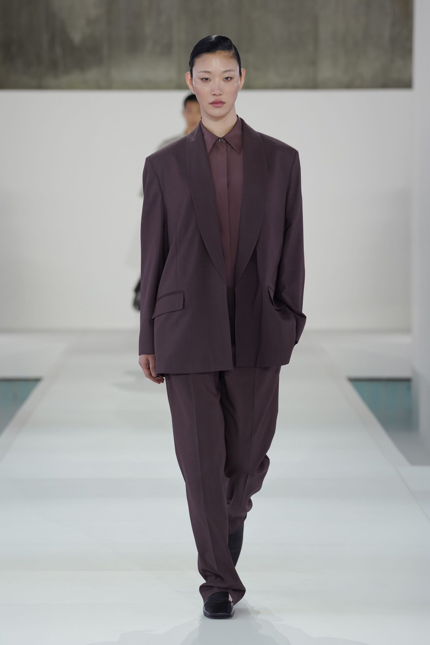 brown cotton long-sleeve collared fitted buttoned shirt