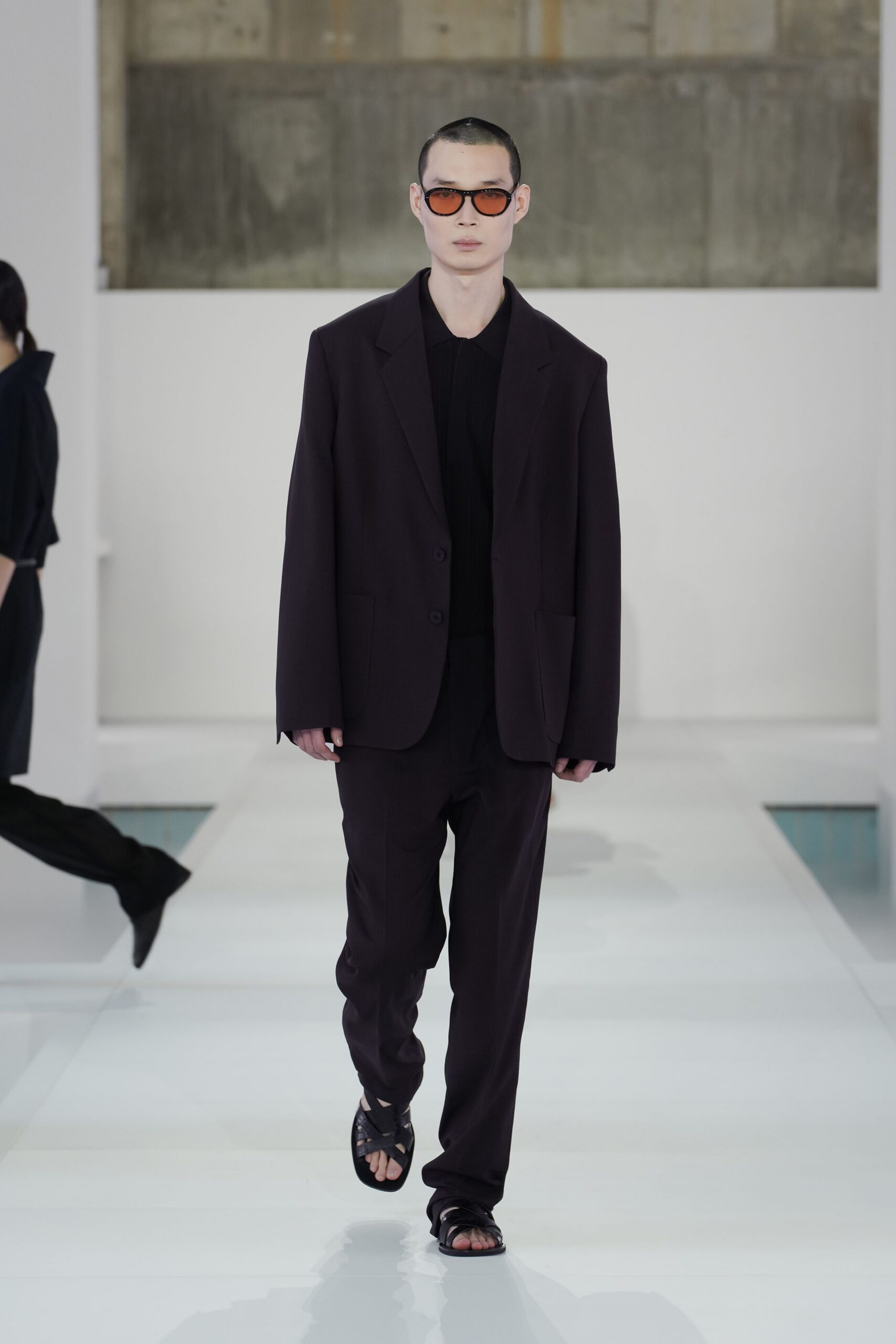 black cotton long-sleeve collared relaxed buttoned suit