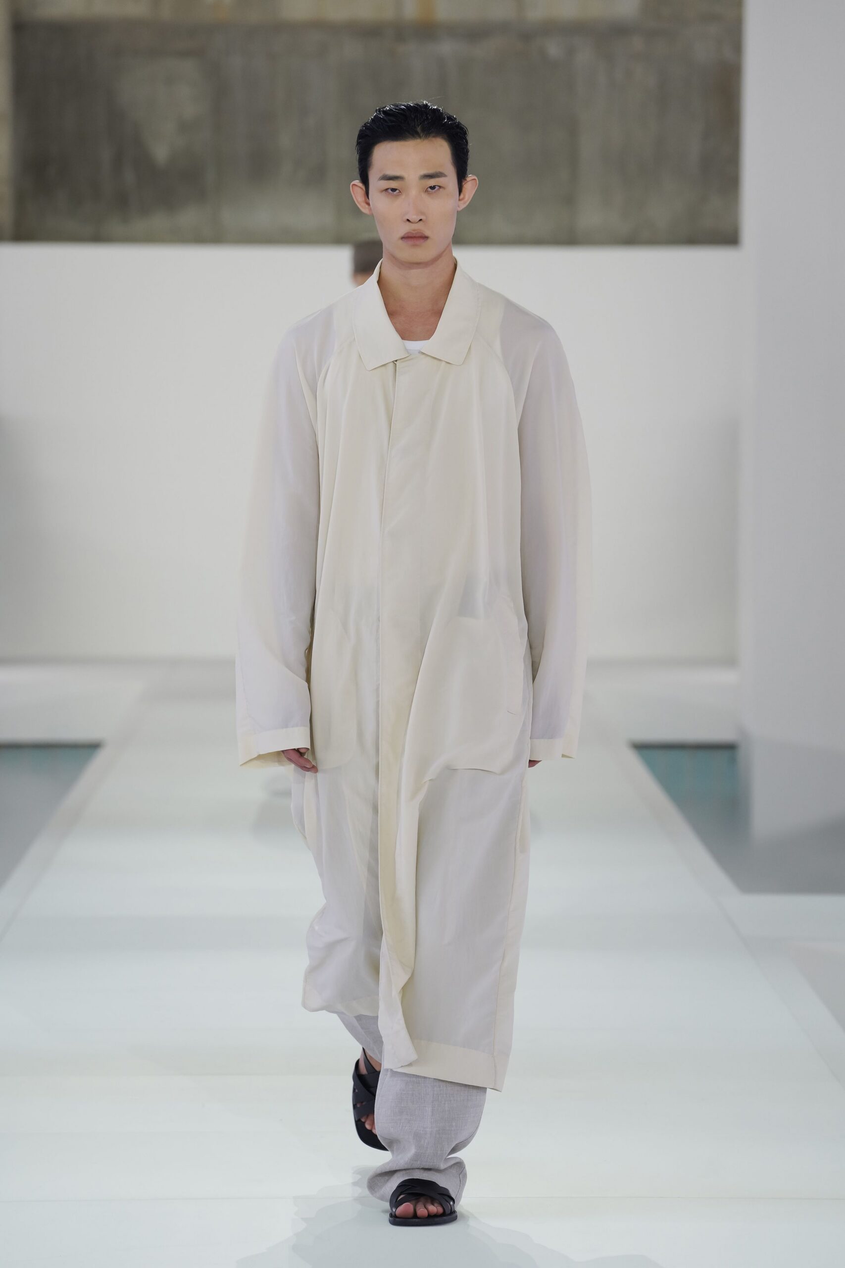 white cotton long-sleeve collared relaxed coat