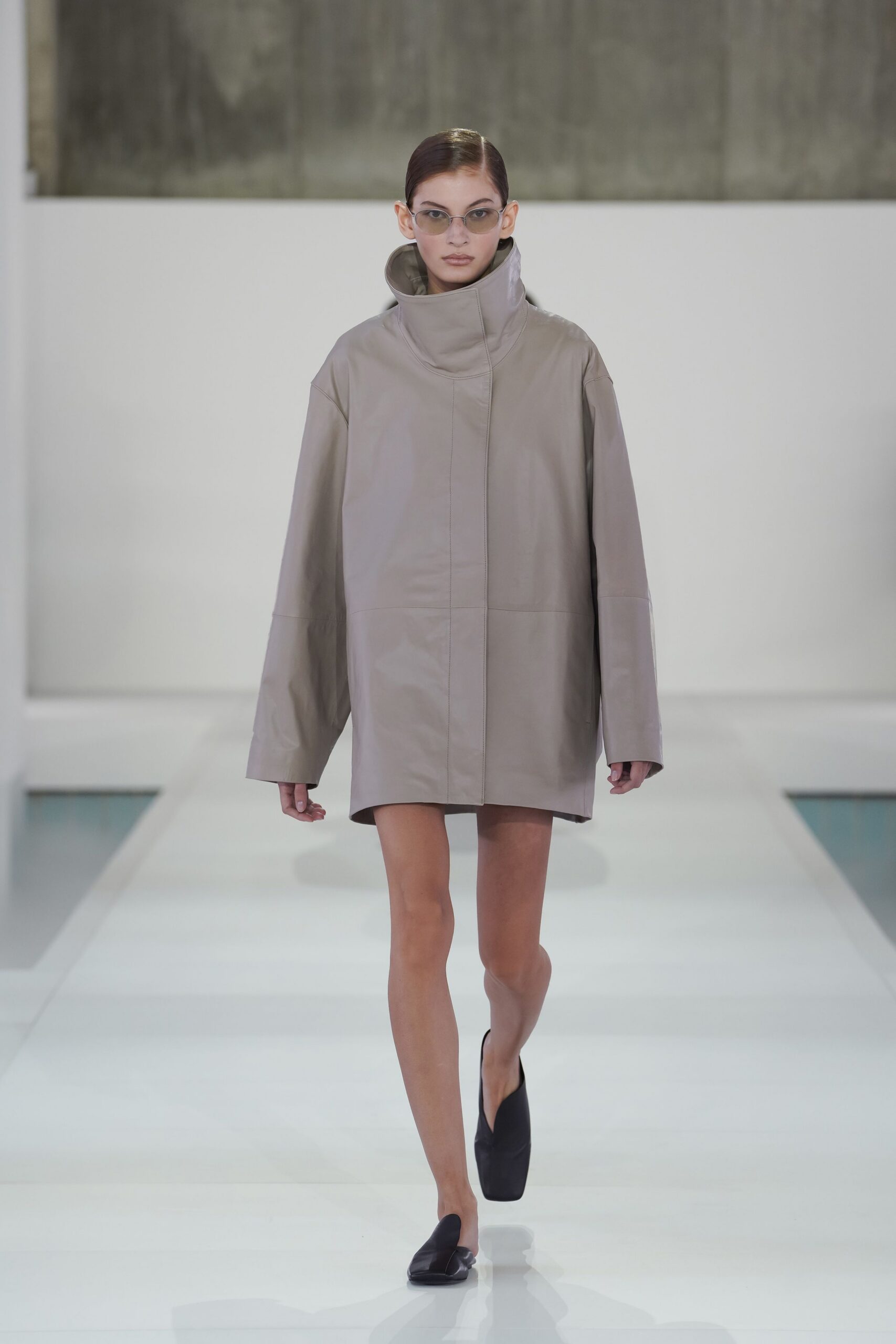 beige leather long-sleeve collared oversized short coat