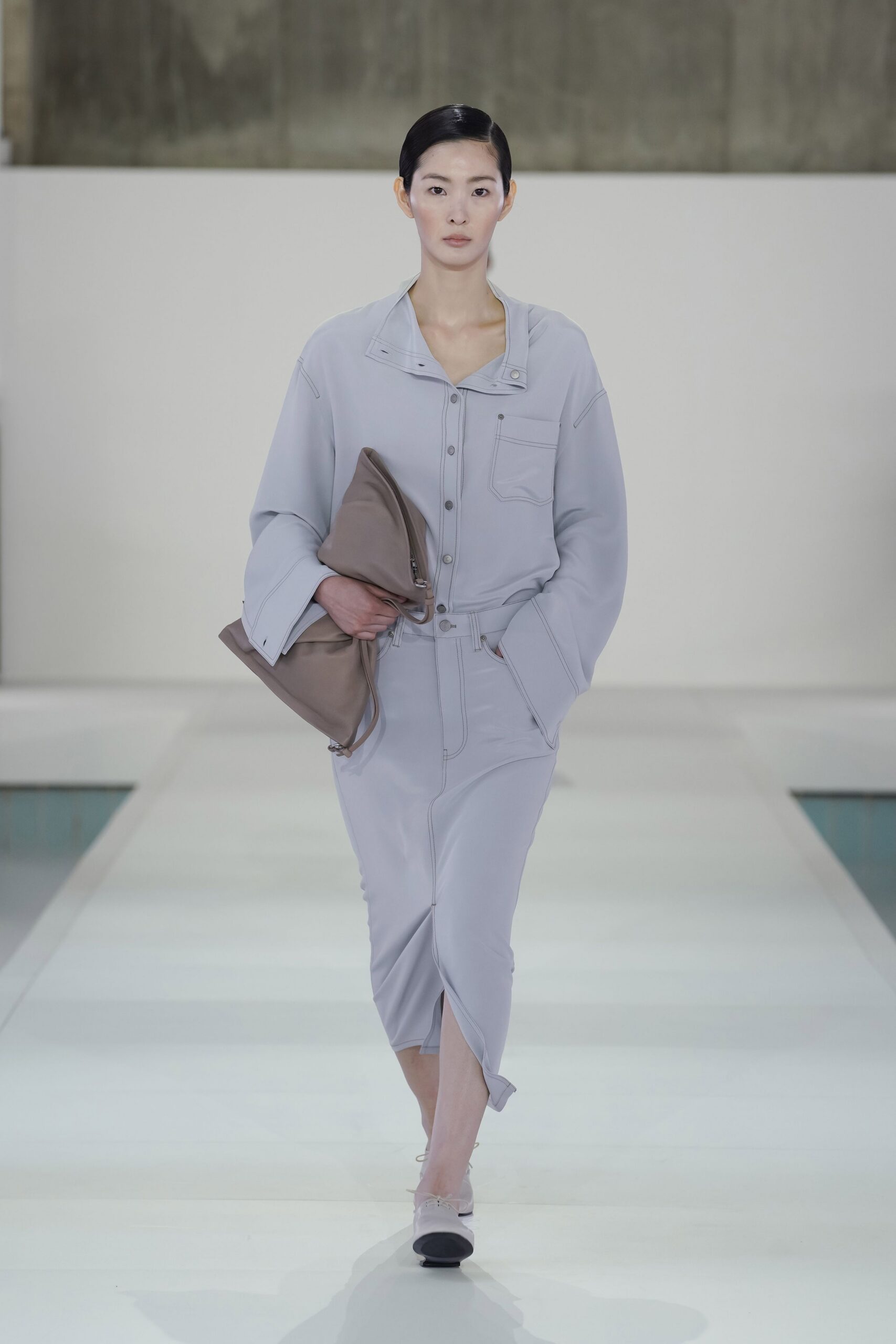gray cotton long-sleeve collared relaxed buttoned zippered dress