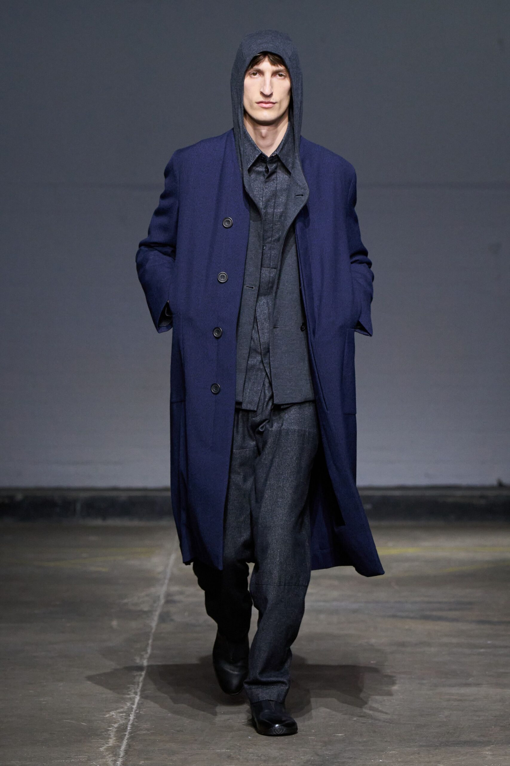 blue wool long-sleeve hooded relaxed buttoned coat