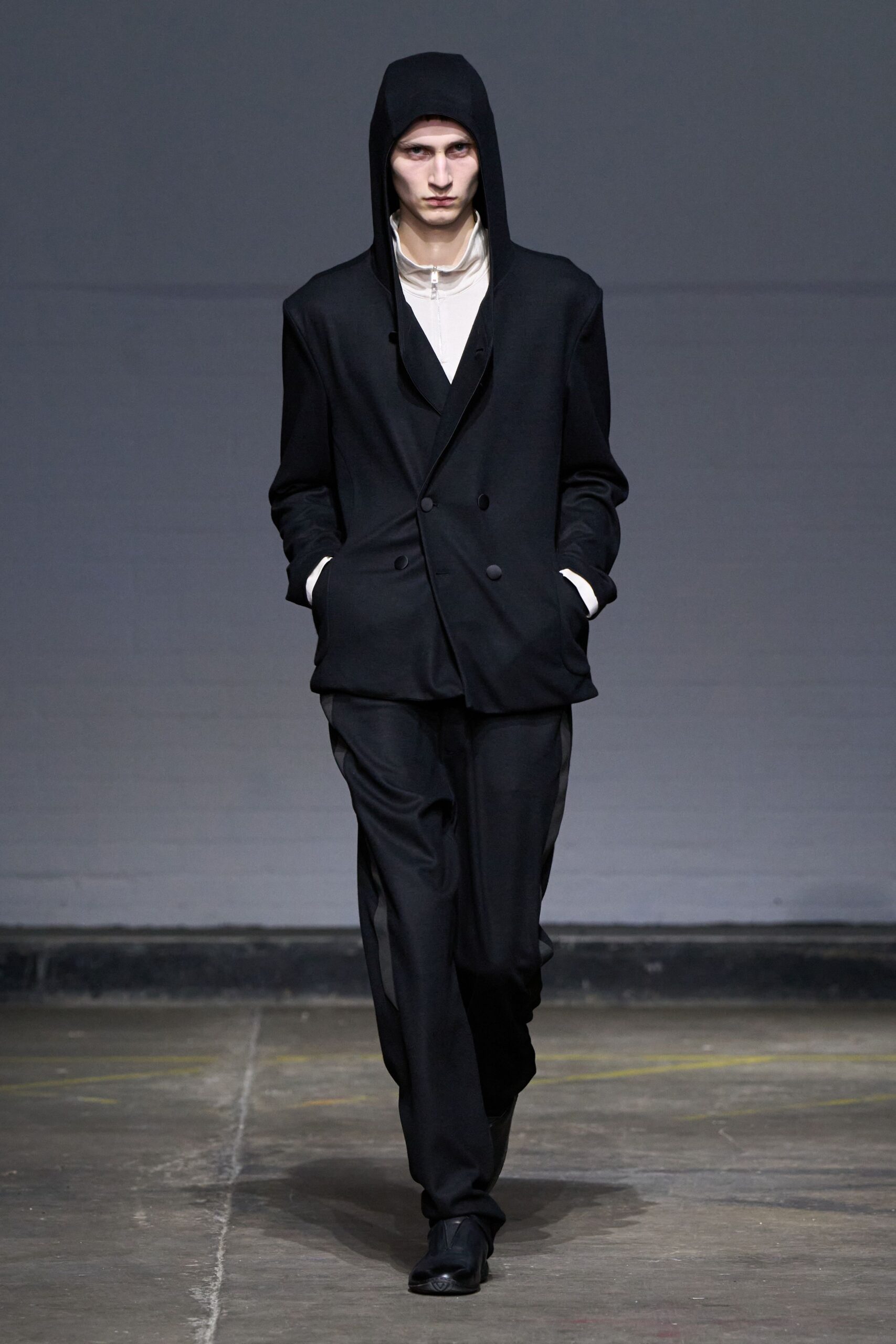 black cotton long-sleeve hooded relaxed jacket