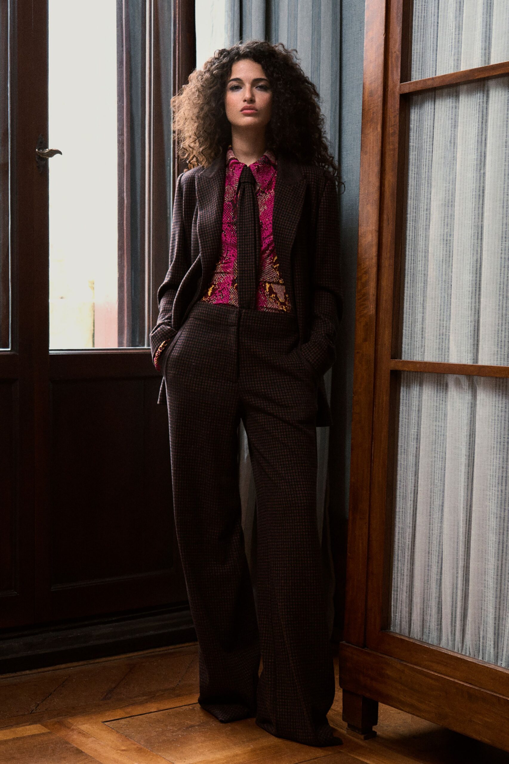 pink cotton long-sleeve collared fitted printed shirt