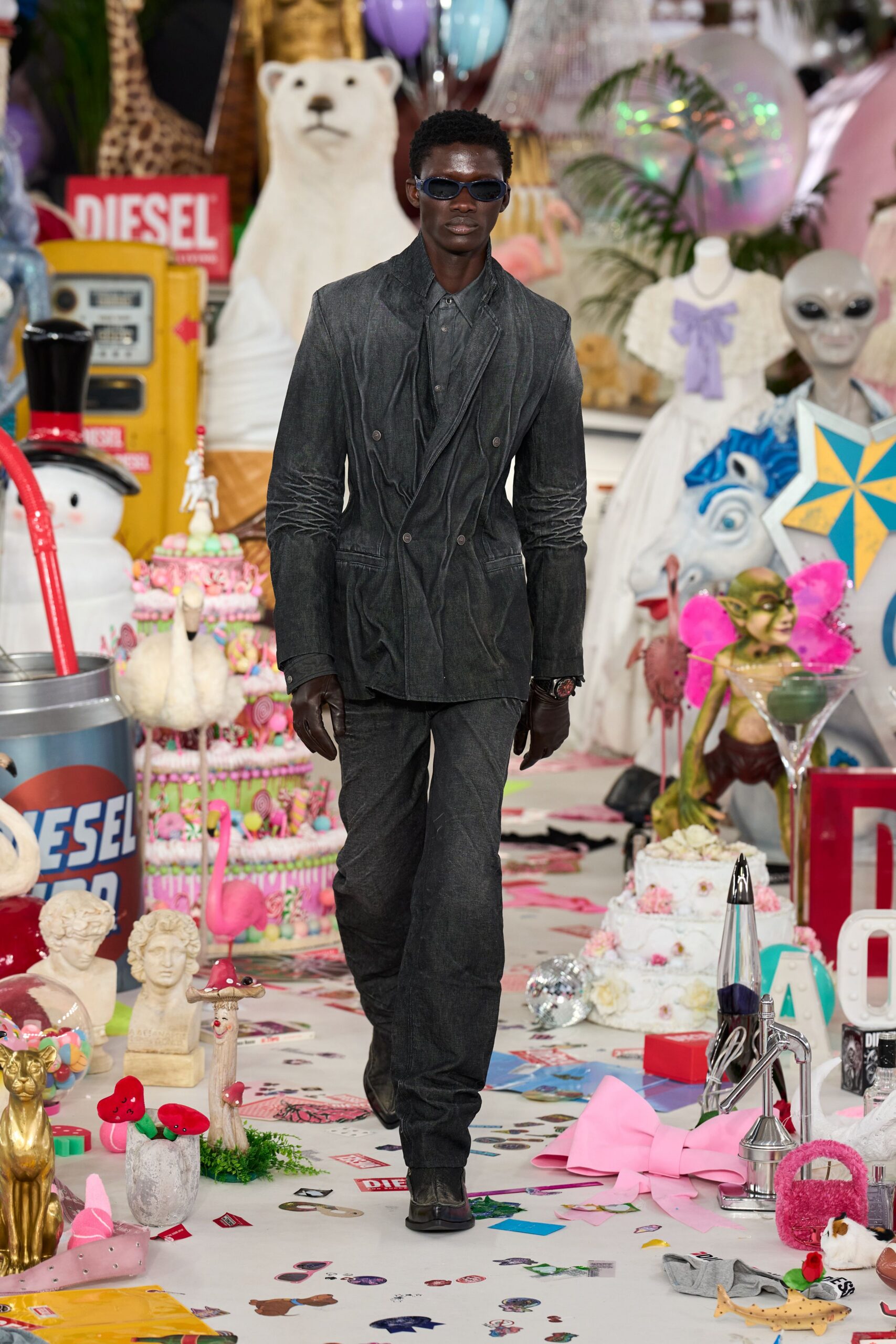 black cotton long-sleeve collared fitted buttoned suit
