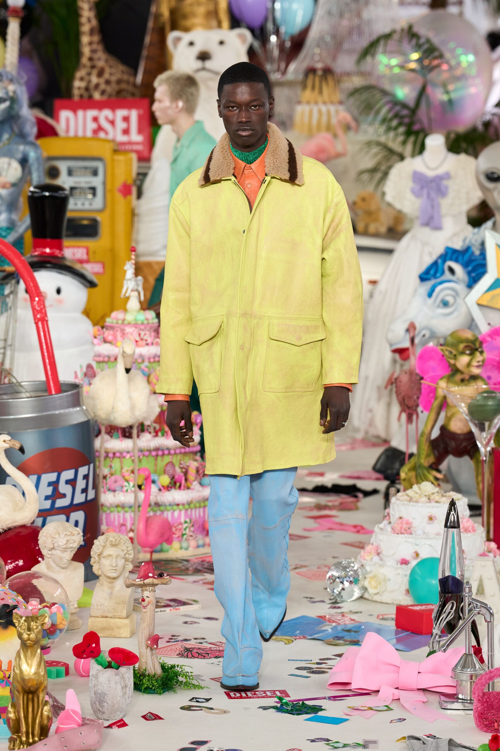 yellow coat blue pants red shoes