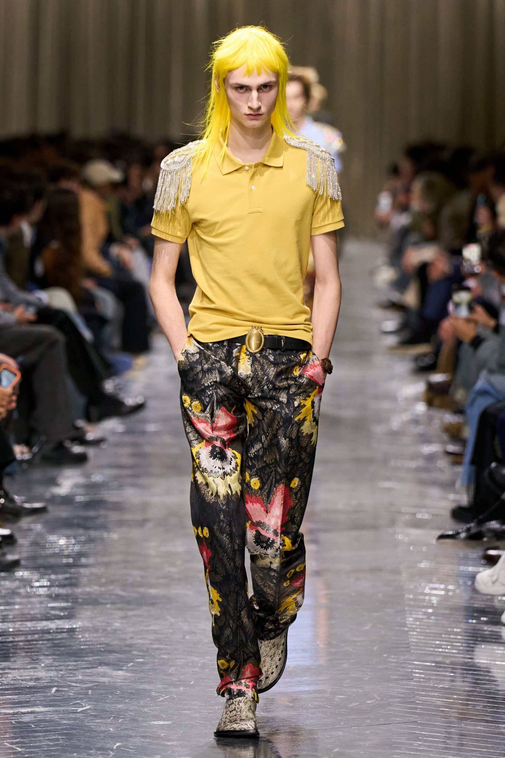 yellow short-sleeve collared fitted fringed shirt