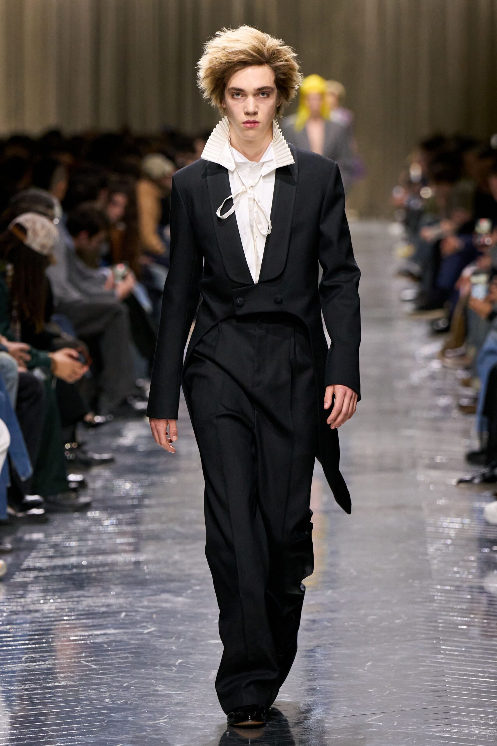 black wool long-sleeve collared tailored buttoned suit