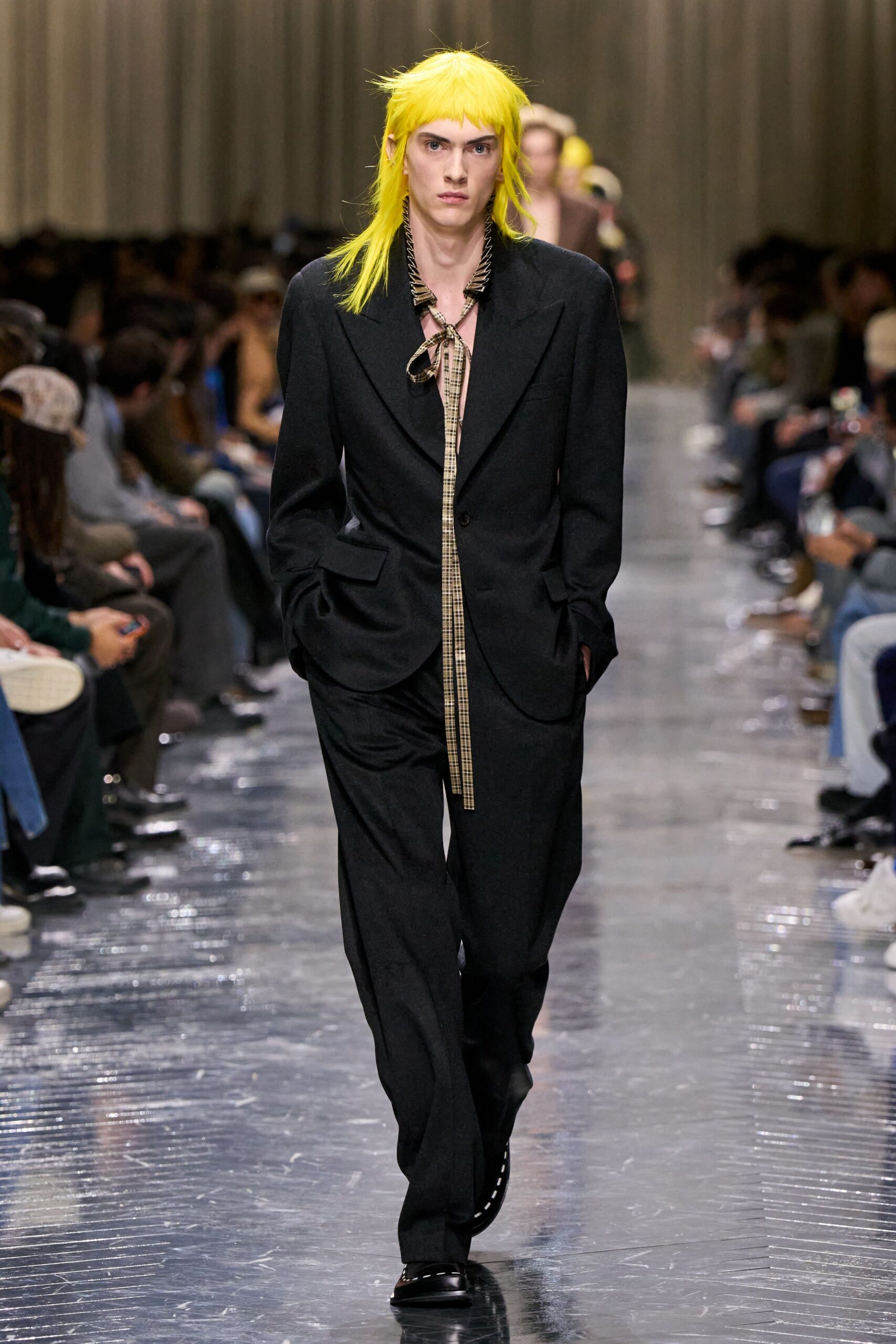black wool long-sleeve collared tailored buttoned suit