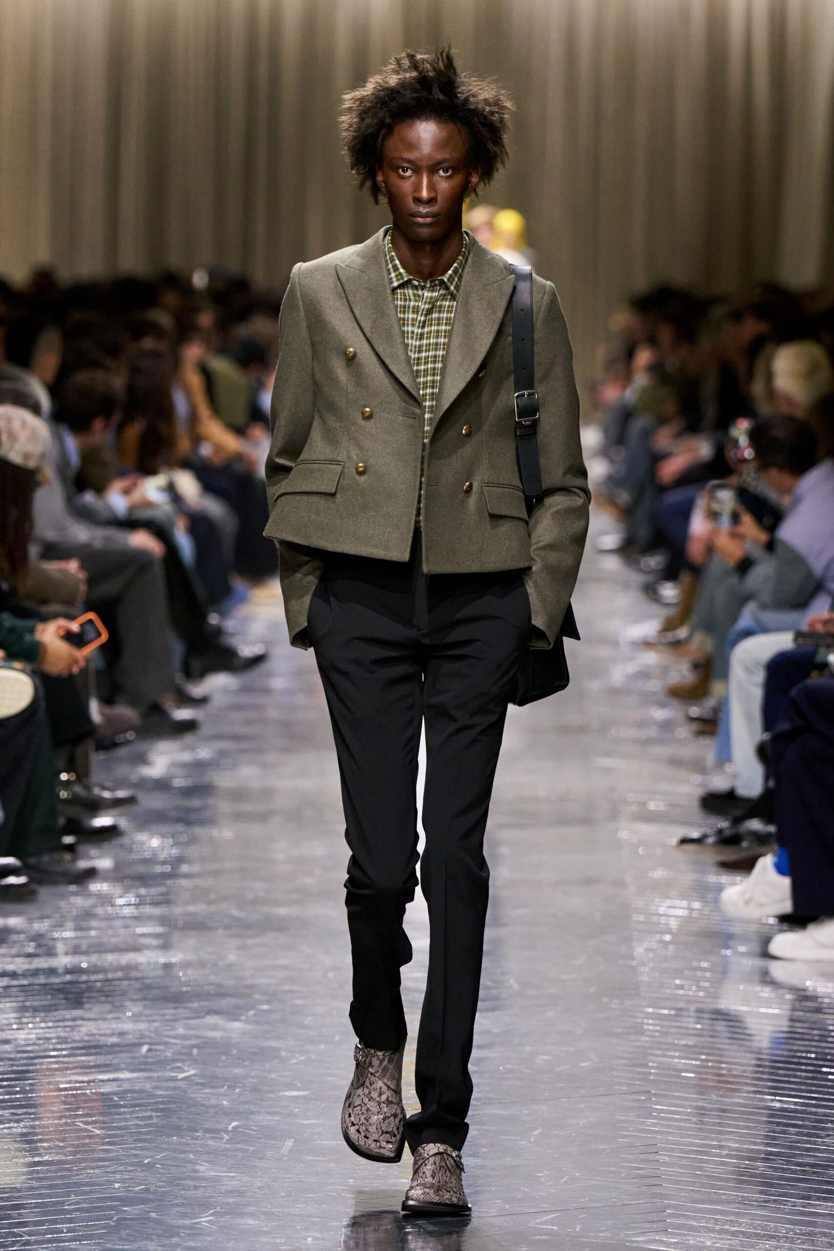green wool long-sleeve collared tailored blazer
