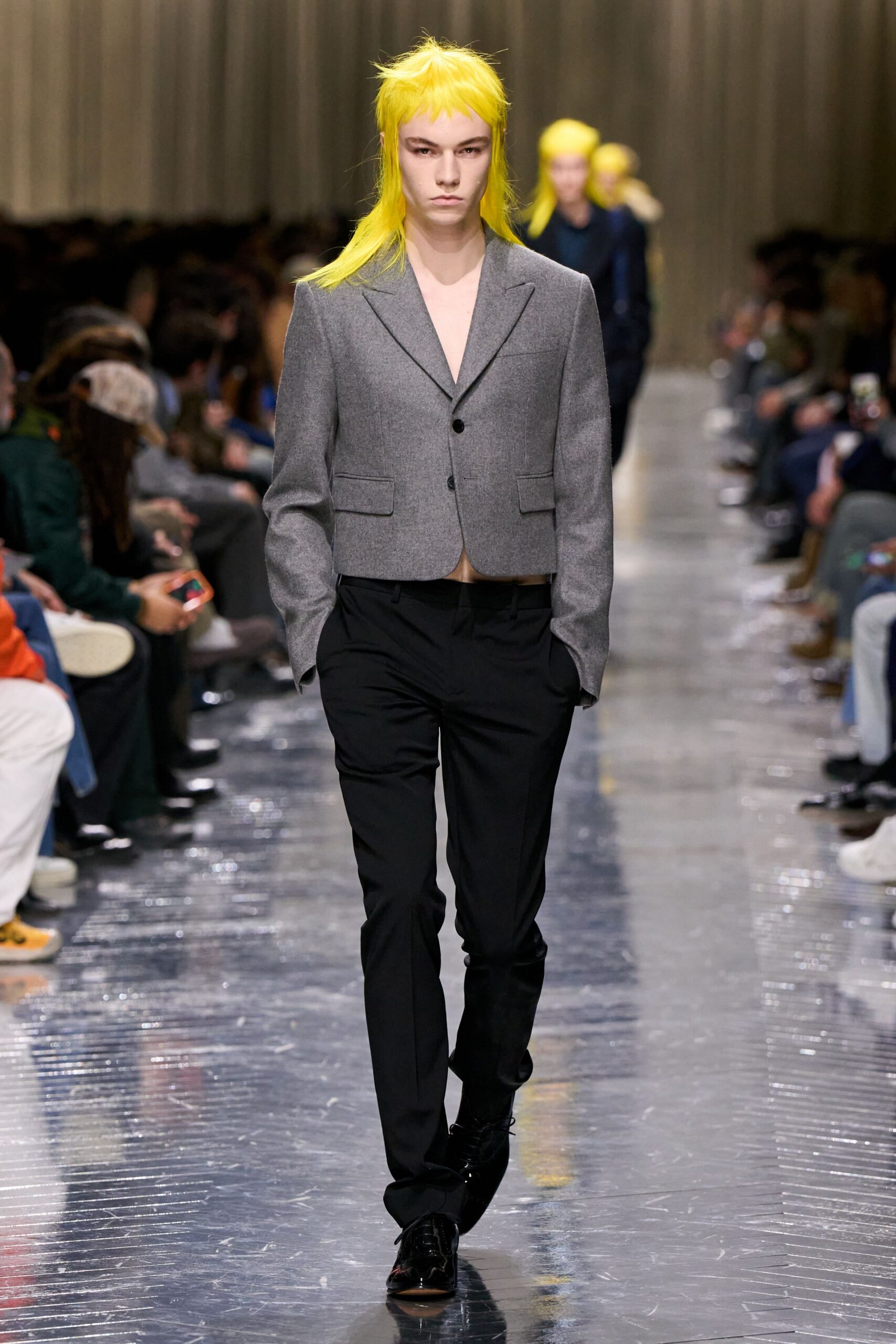 gray wool long-sleeve collared tailored buttoned blazer
