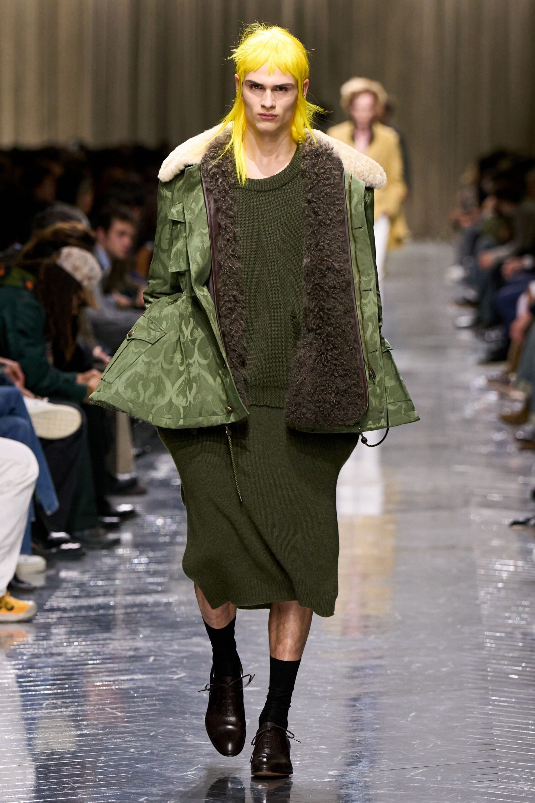 green cotton long-sleeve collared relaxed zippered coat
