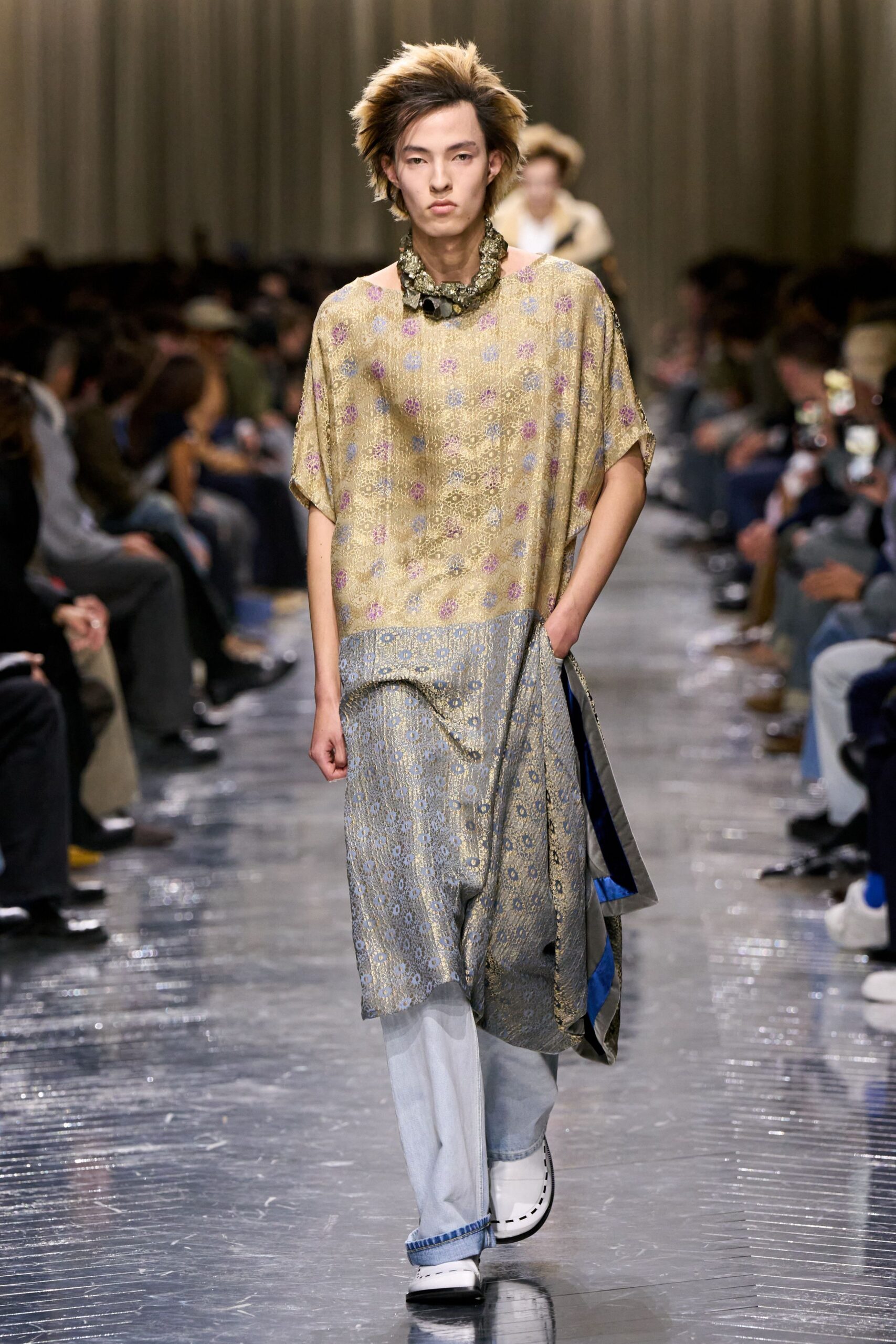 gold printed relaxed top with denim pants