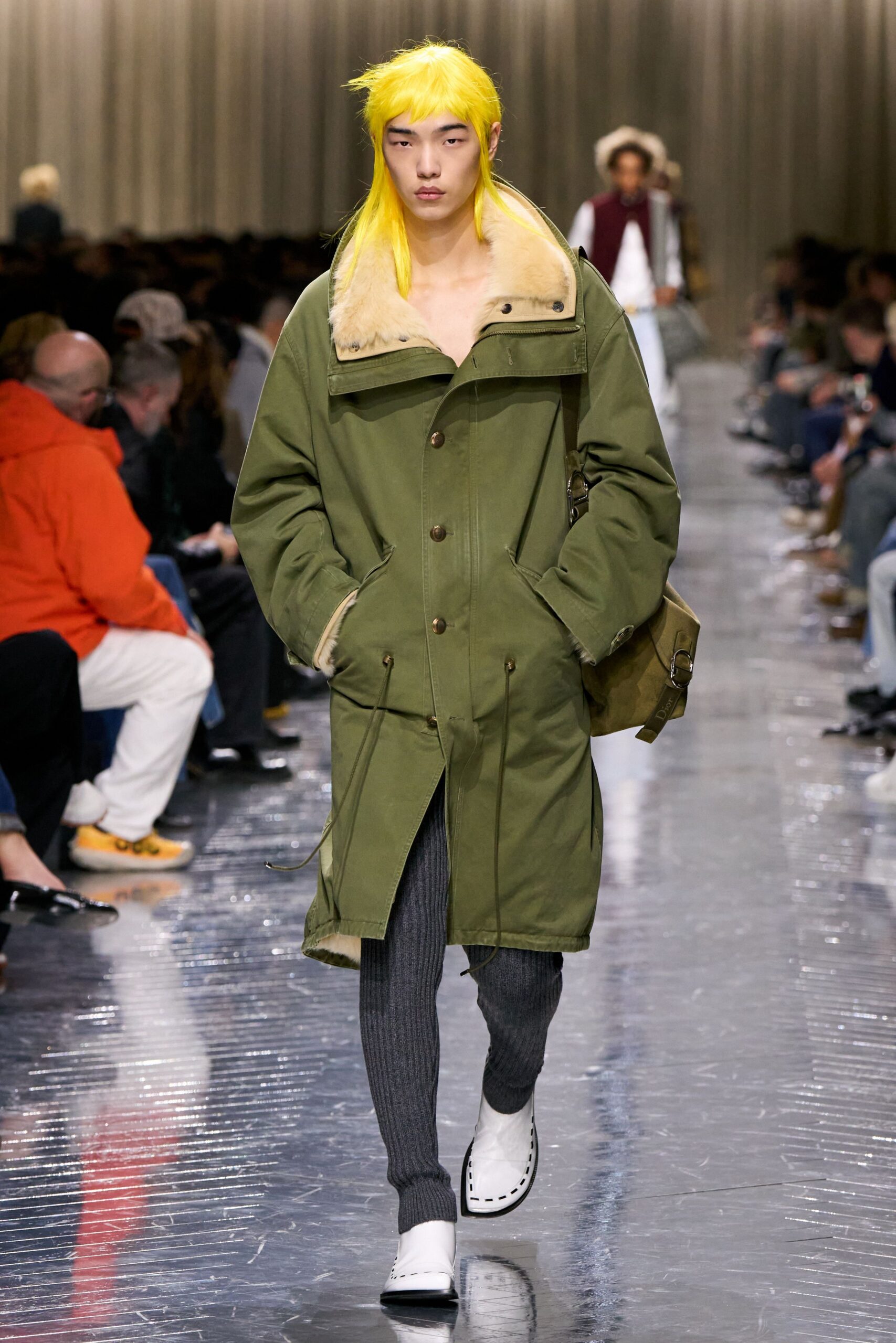 green cotton long-sleeve collared relaxed buttoned coat