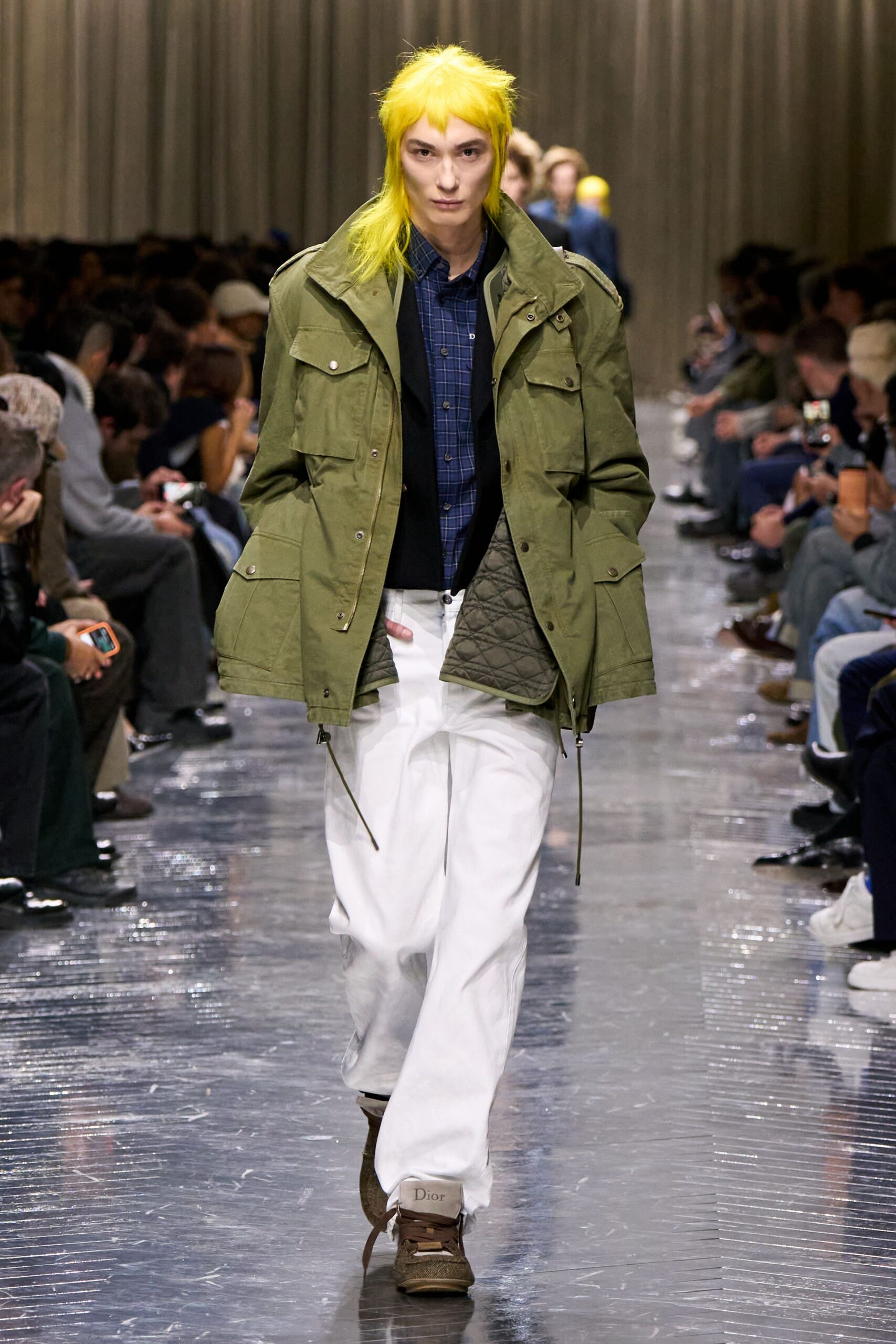 green cotton long-sleeve collared relaxed zippered pockets jacket