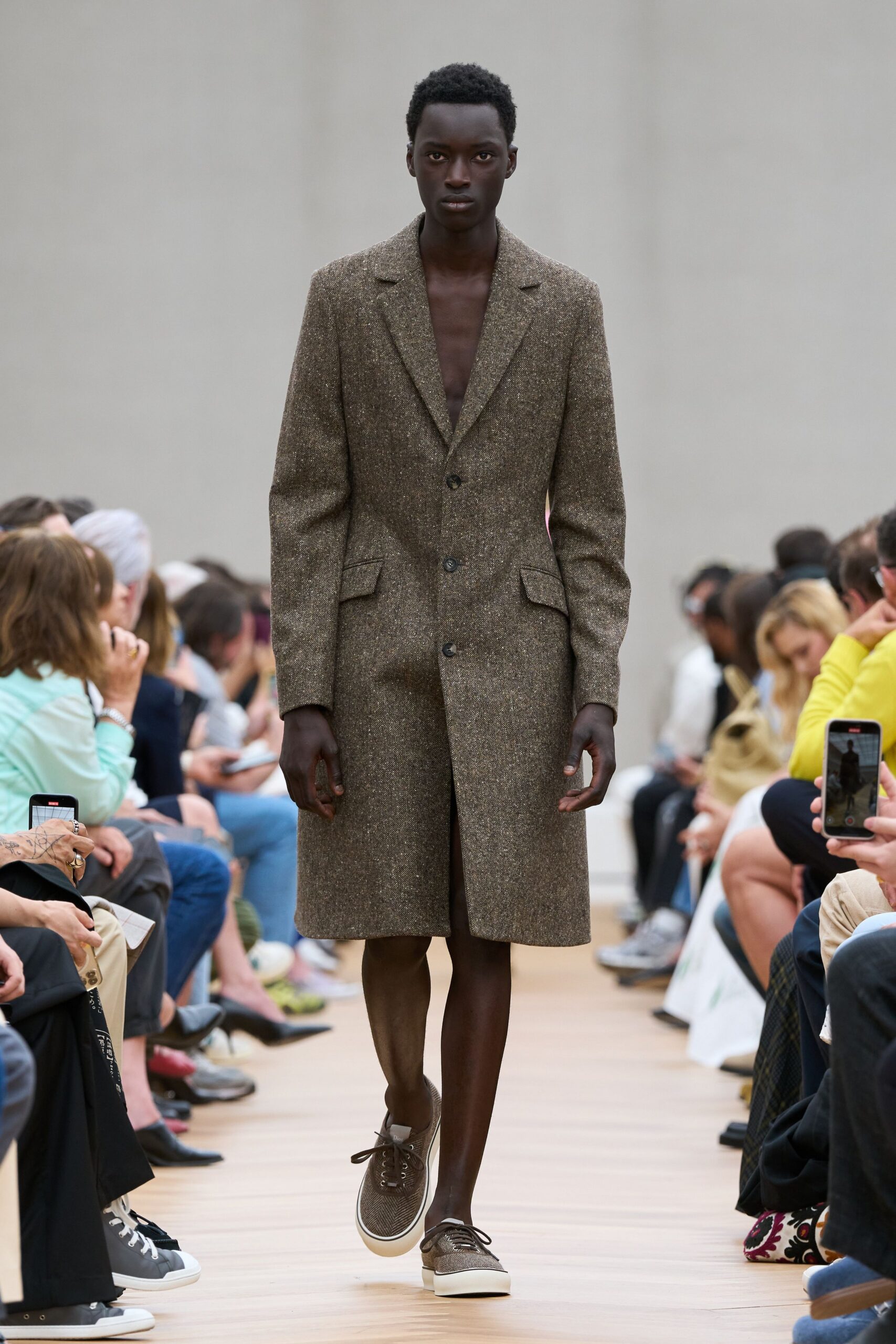 brown tweed long-sleeve collared tailored buttoned short coat