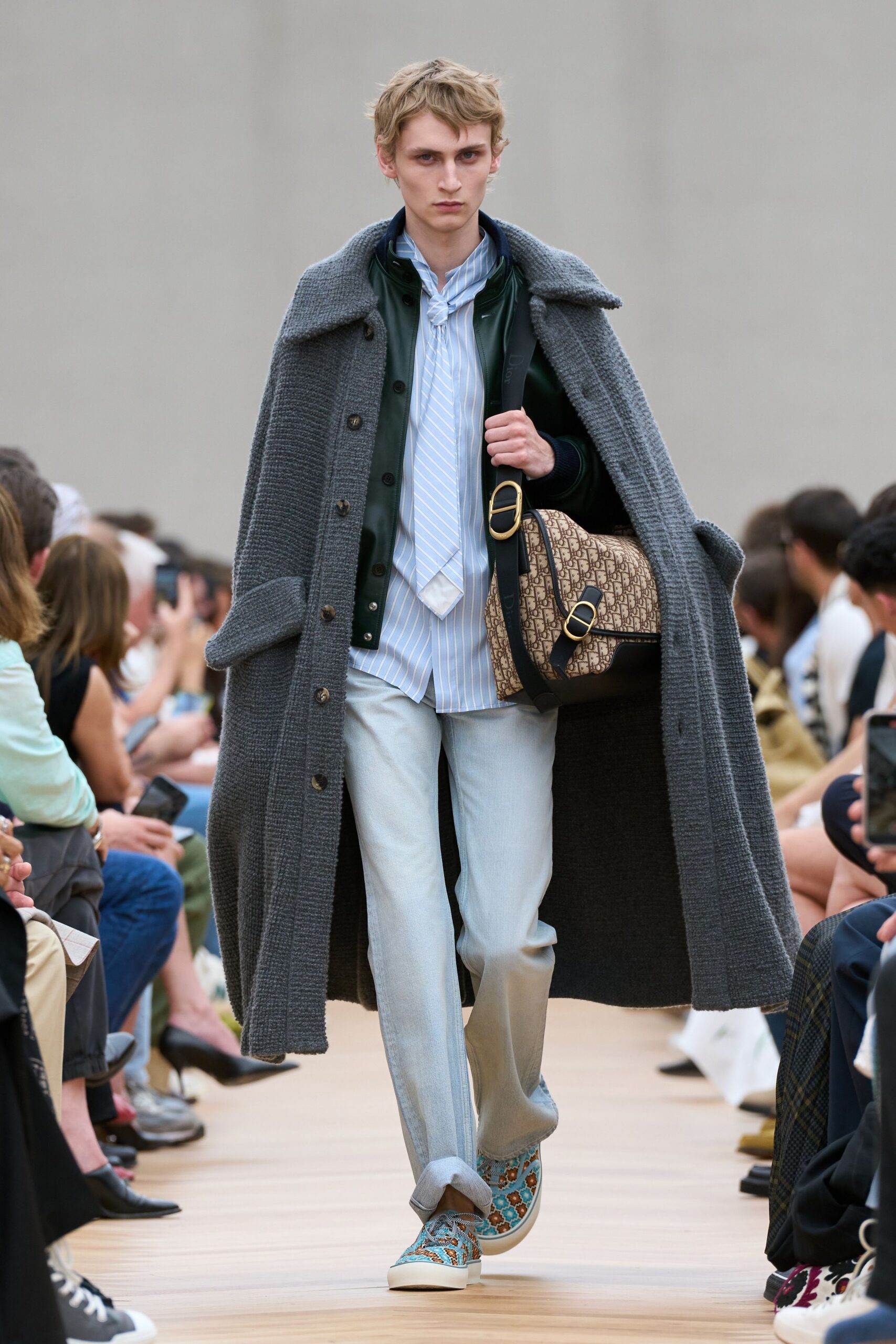 gray wool long-sleeve collared relaxed buttoned coat
