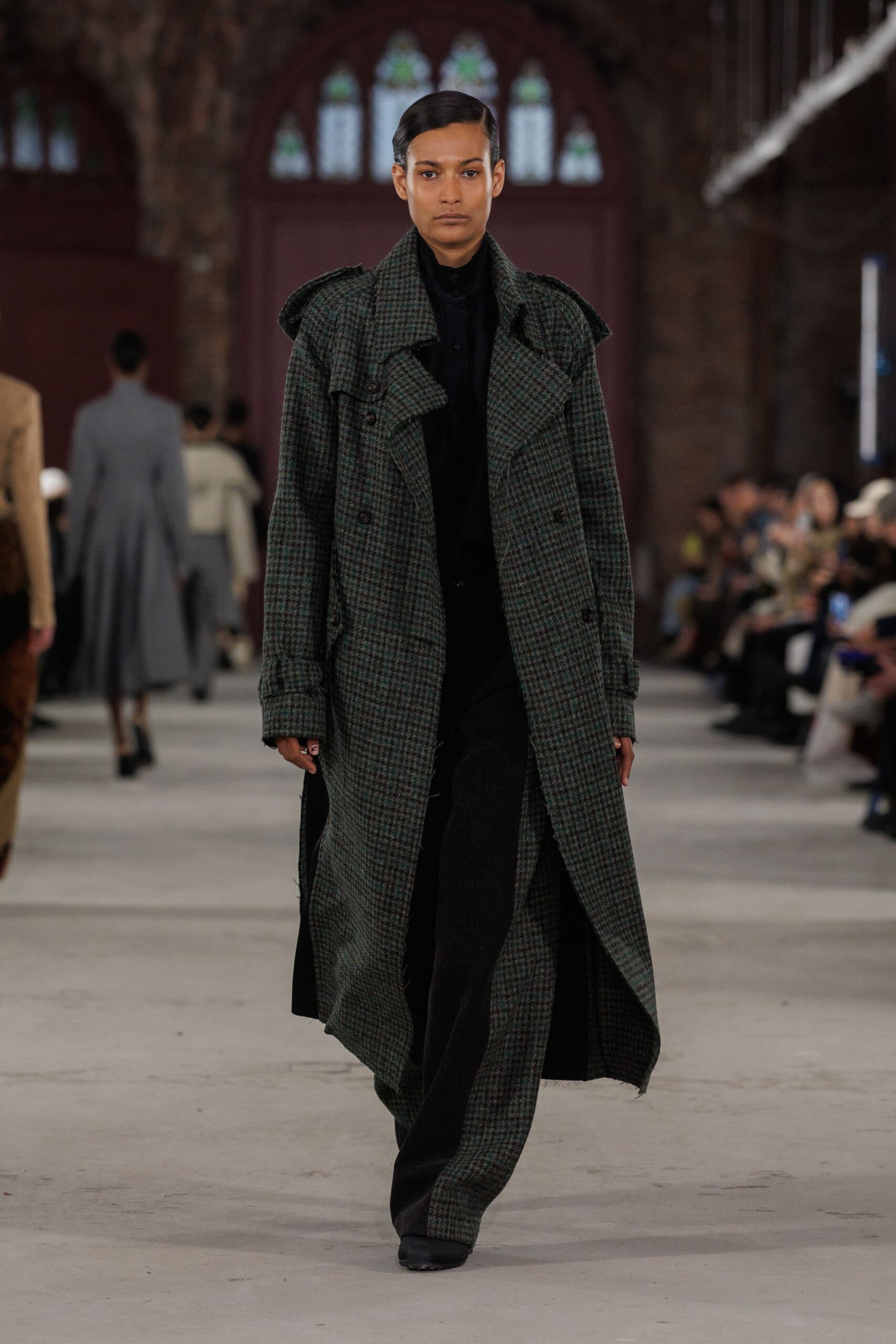 green wool long-sleeve collared relaxed checked coat
