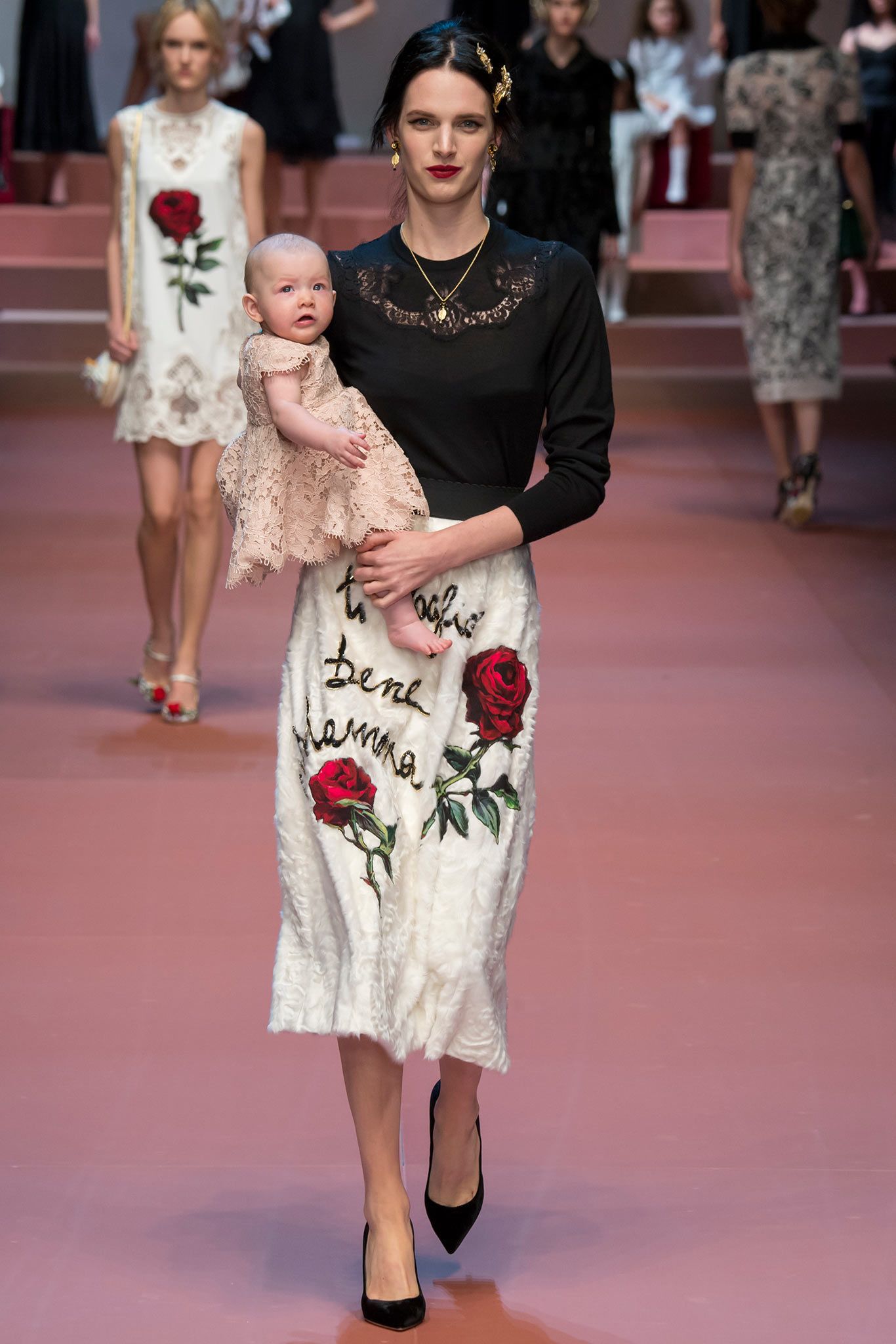 Dolce & Gabbana Fall 2015 Ready-to-Wear Look 16