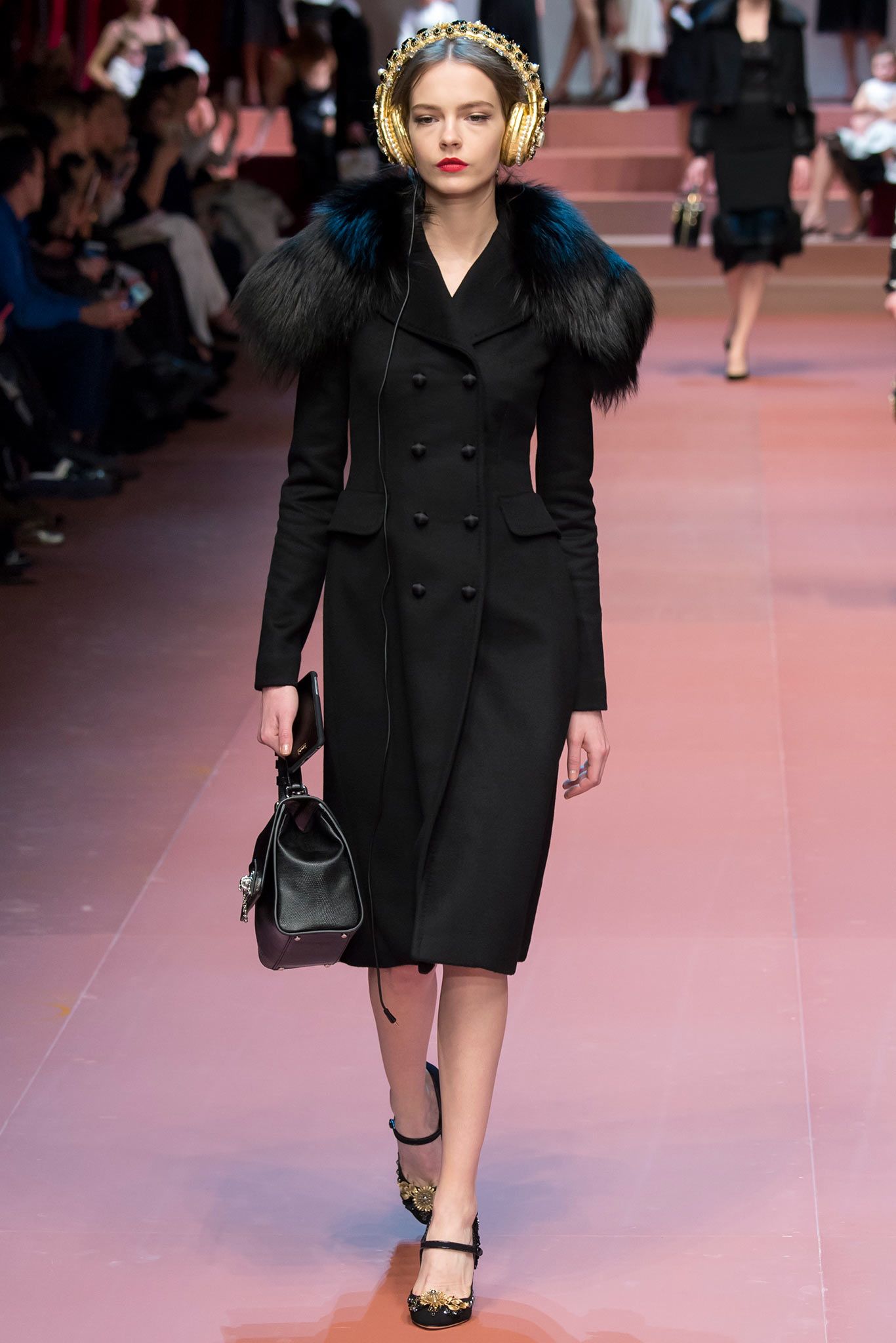 Dolce & Gabbana Fall 2015 Ready-to-Wear Look 32