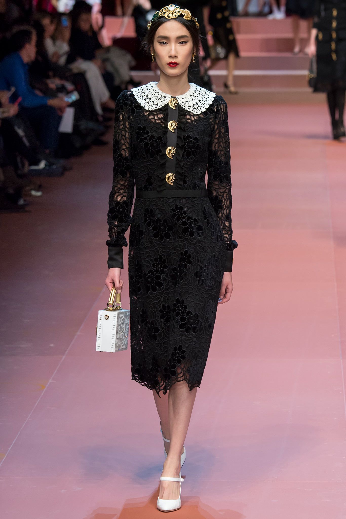Dolce & Gabbana Fall 2015 Ready-to-Wear Look 35