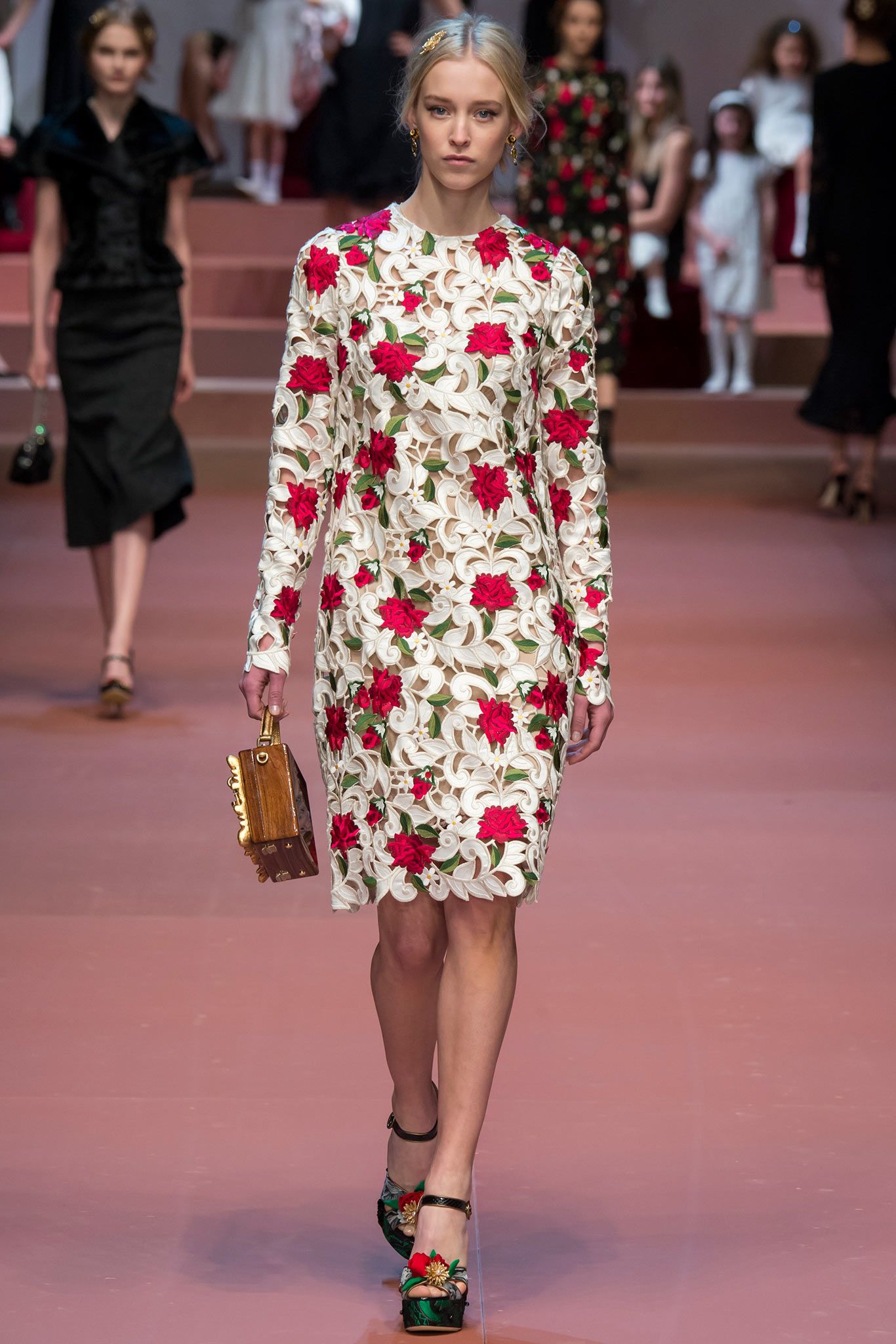 Dolce & Gabbana Fall 2015 Ready-to-Wear Look 59