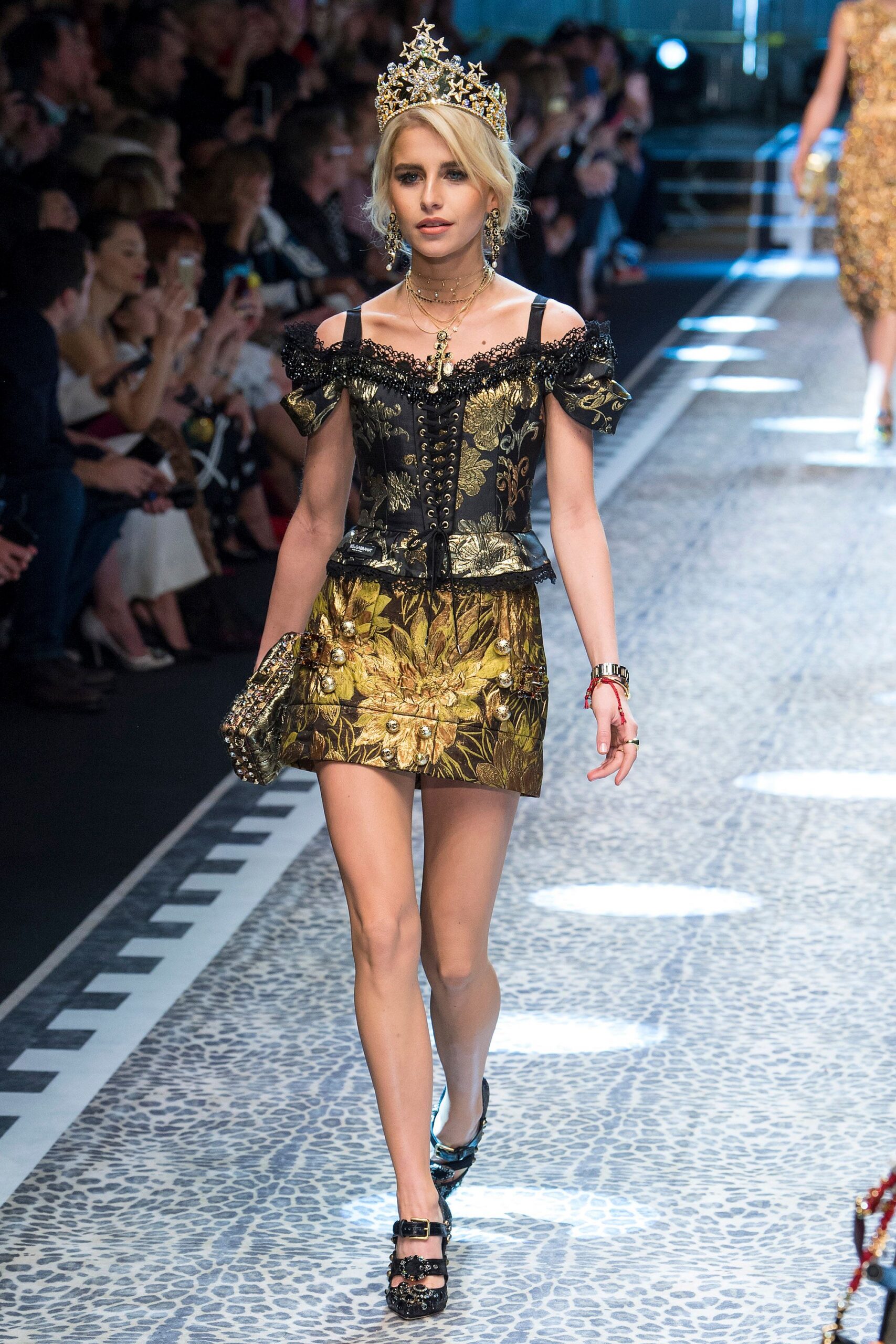 Dolce & Gabbana Fall 2017 Ready-to-Wear Look 115