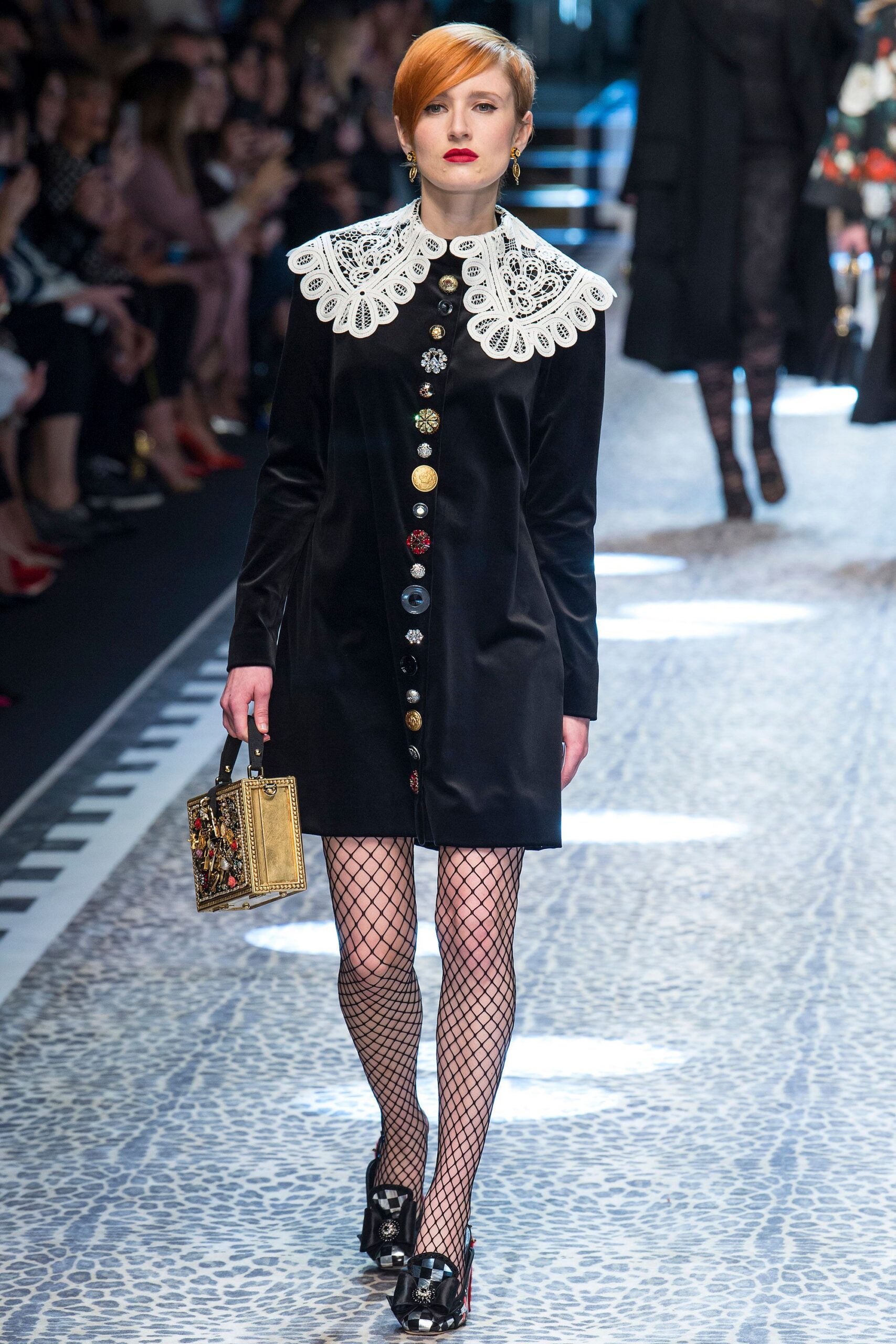 Dolce & Gabbana Fall 2017 Ready-to-Wear Look 25